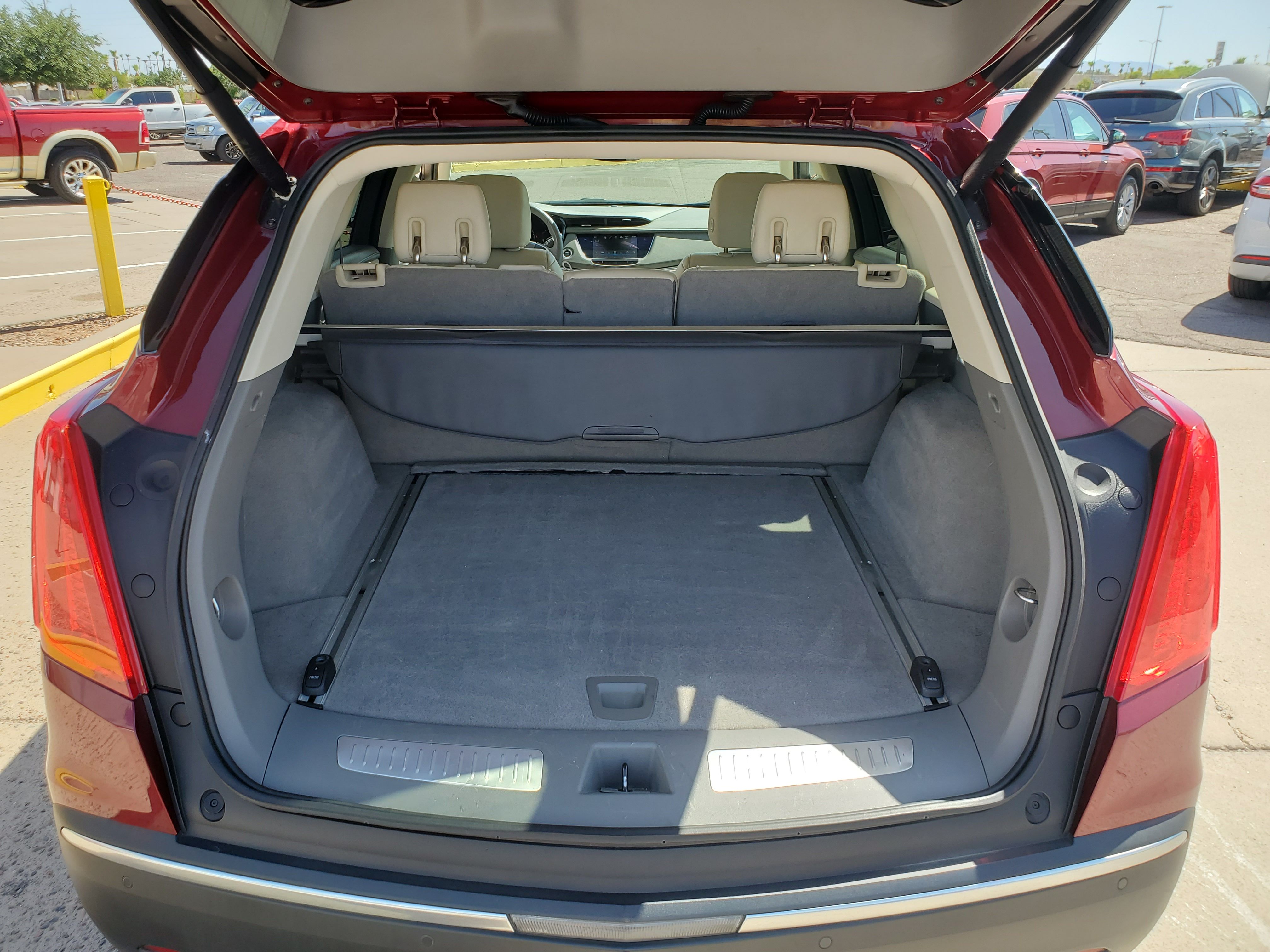 RED, 2017 CADILLAC XT5 Image 47
