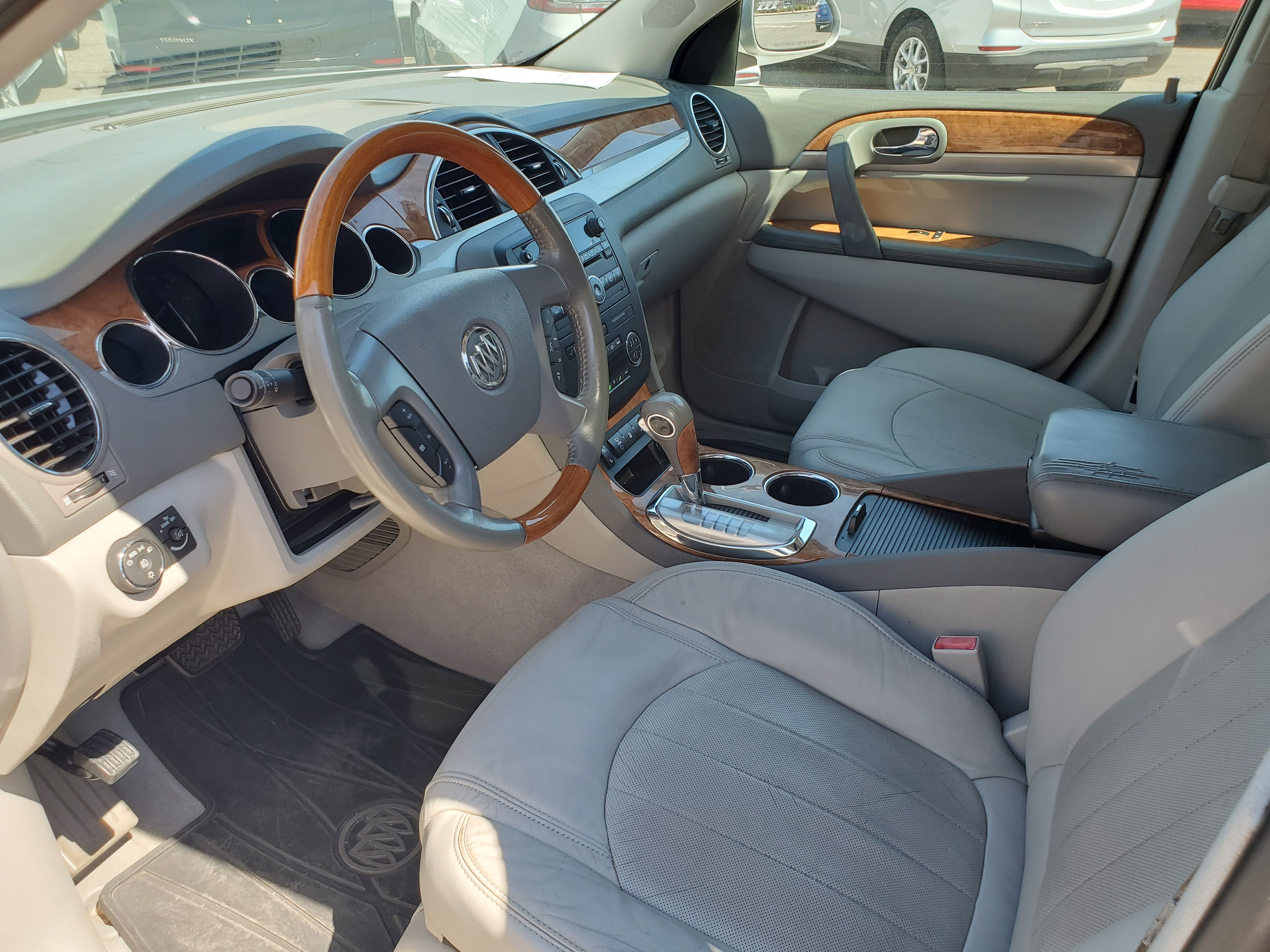 SILVER, 2012 BUICK ENCLAVE Image 19