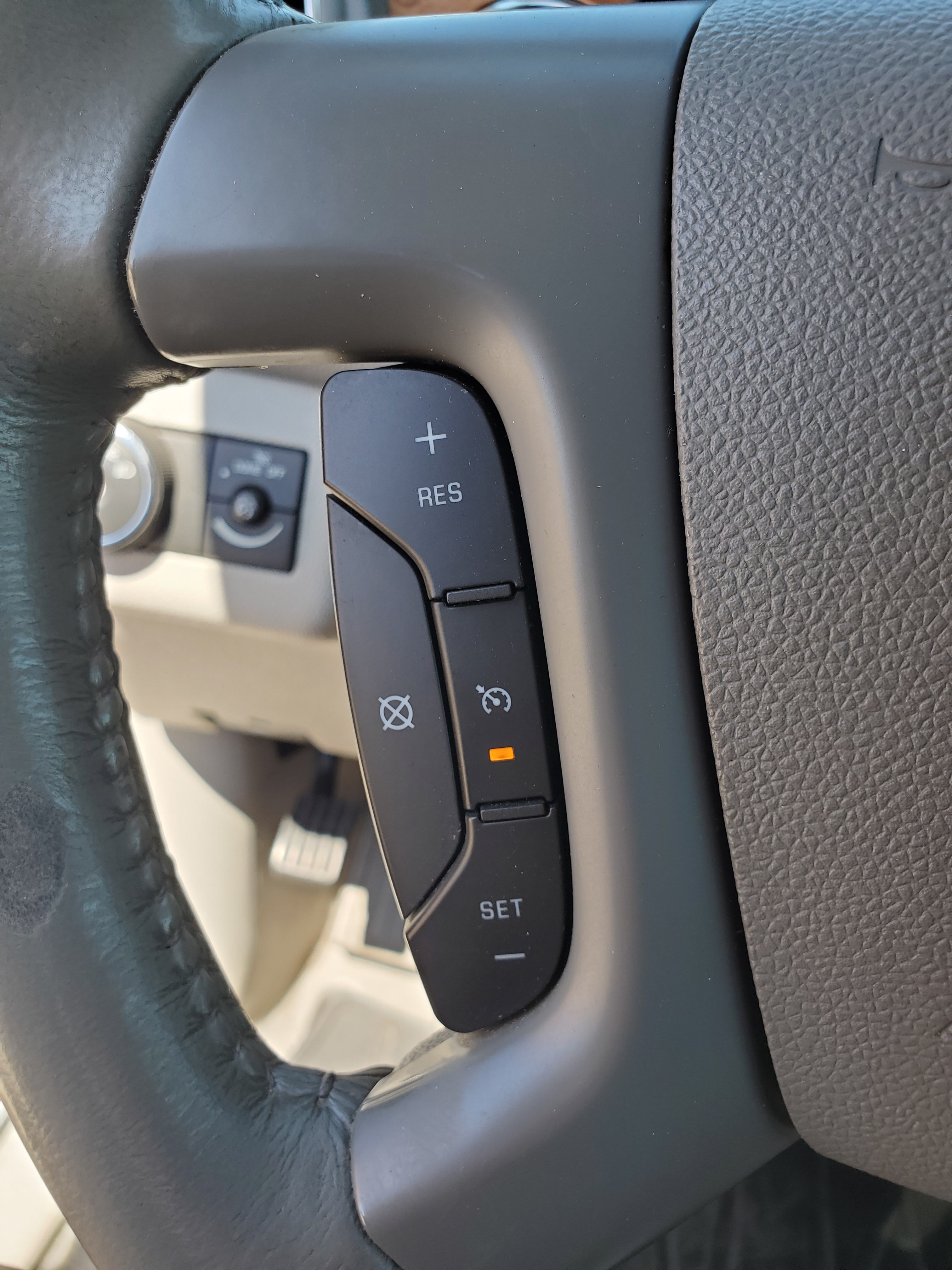SILVER, 2012 BUICK ENCLAVE Image 23