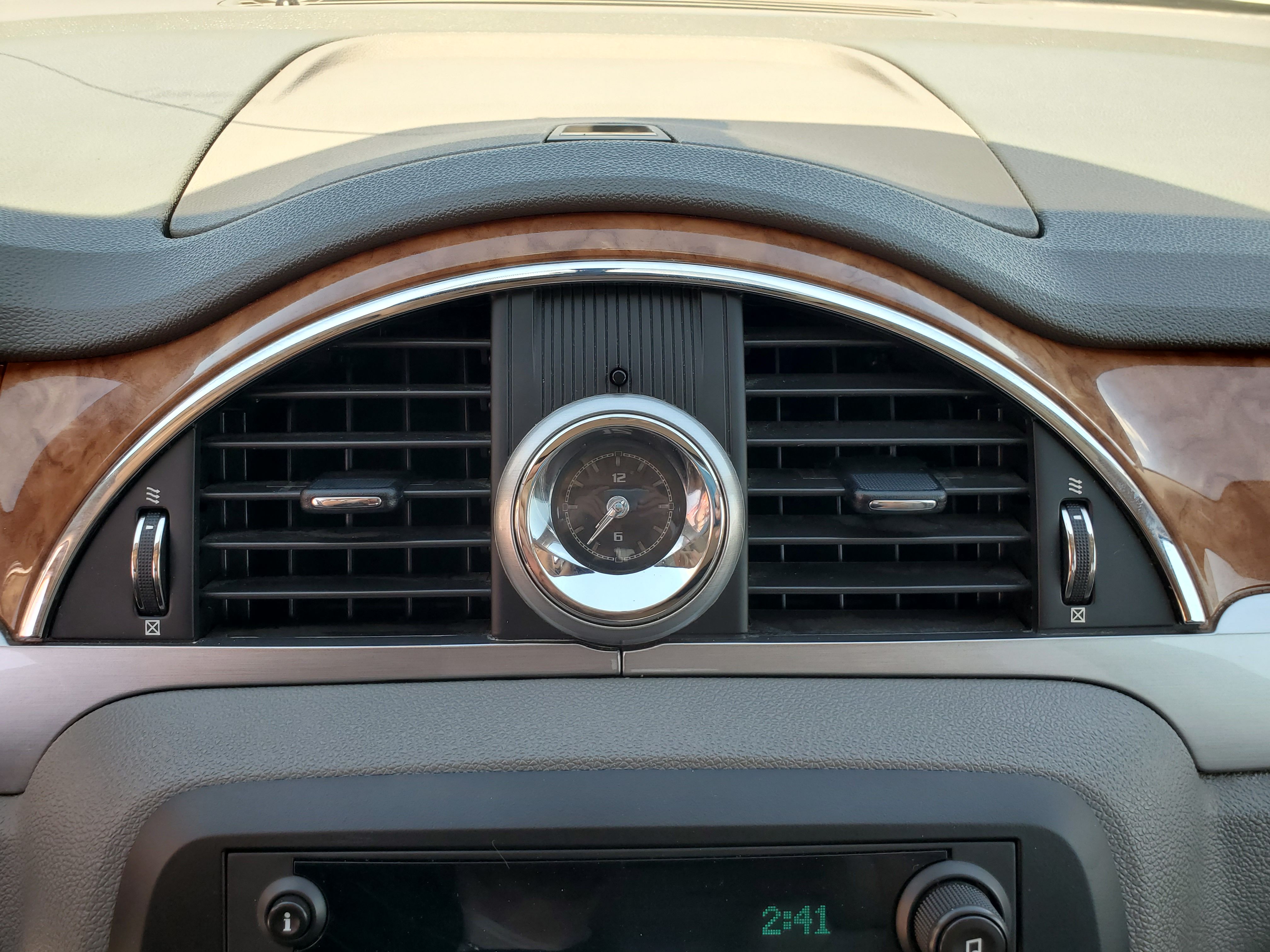 SILVER, 2012 BUICK ENCLAVE Image 26