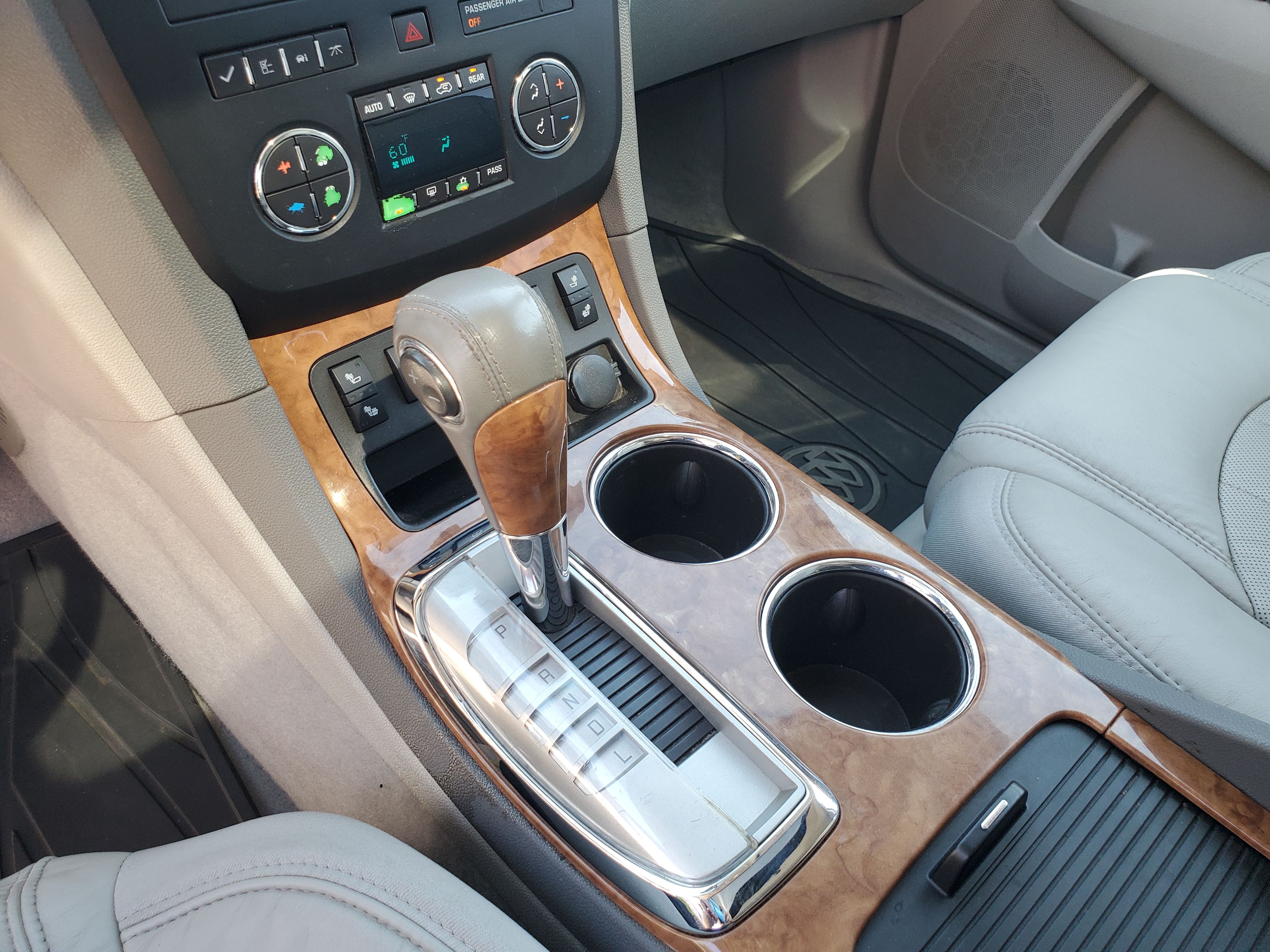 SILVER, 2012 BUICK ENCLAVE Image 29