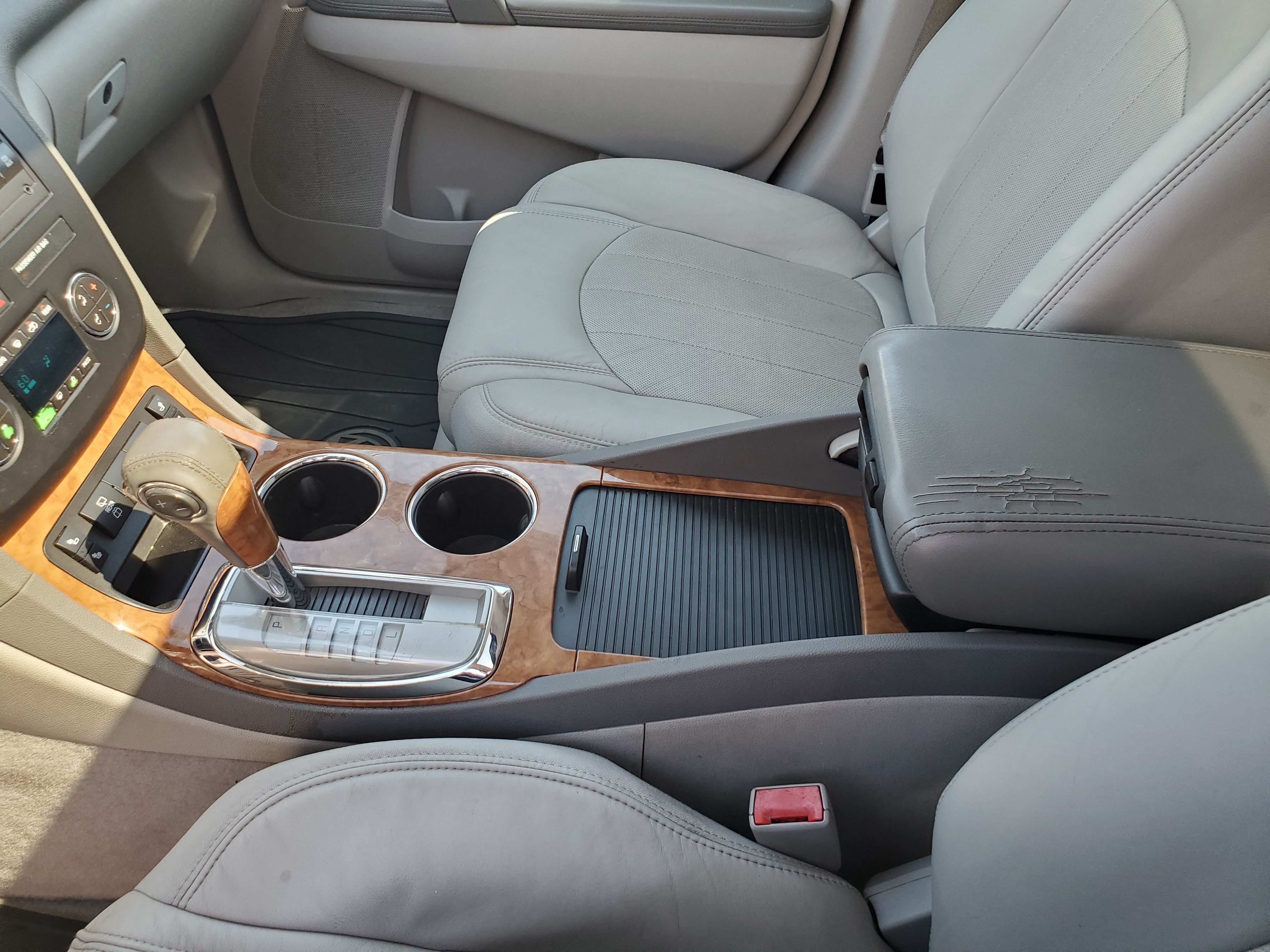 SILVER, 2012 BUICK ENCLAVE Image 30