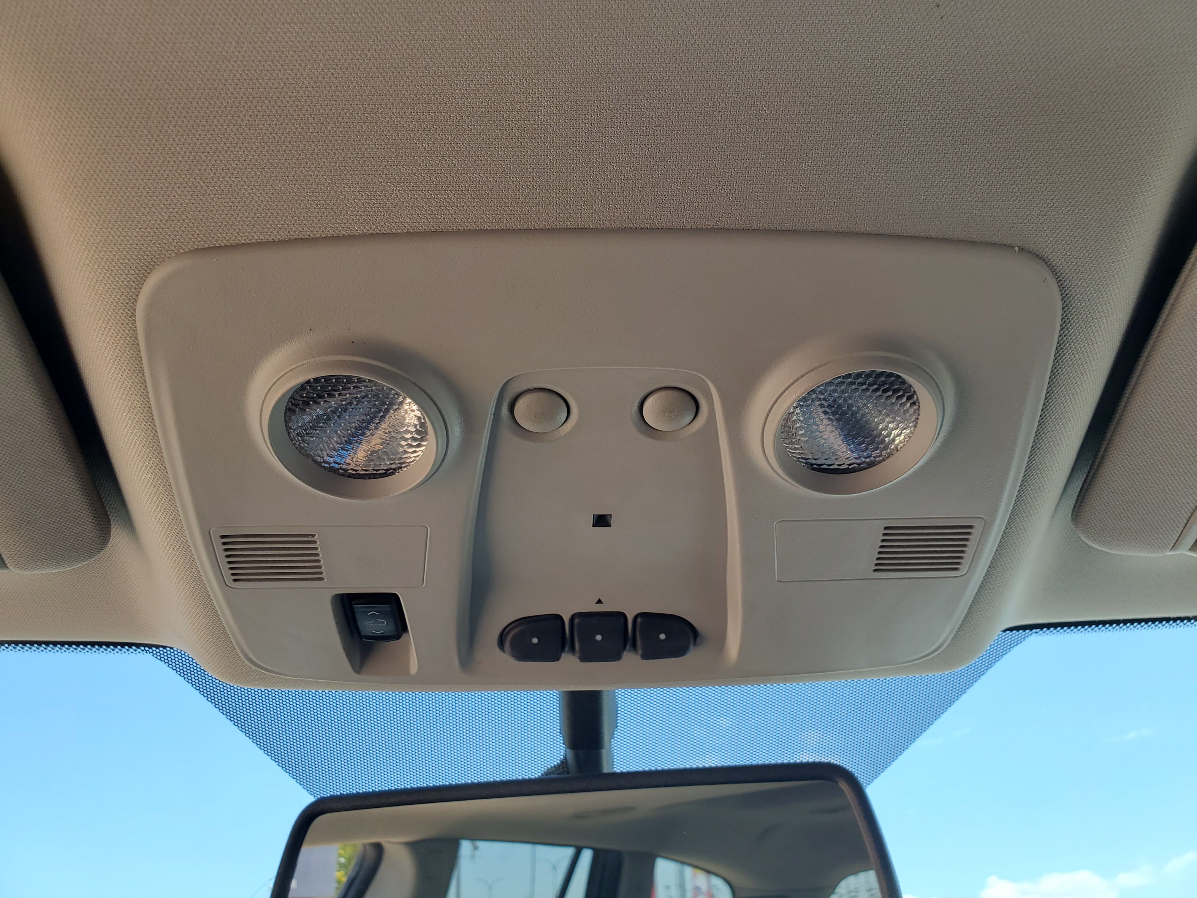 SILVER, 2012 BUICK ENCLAVE Image 31