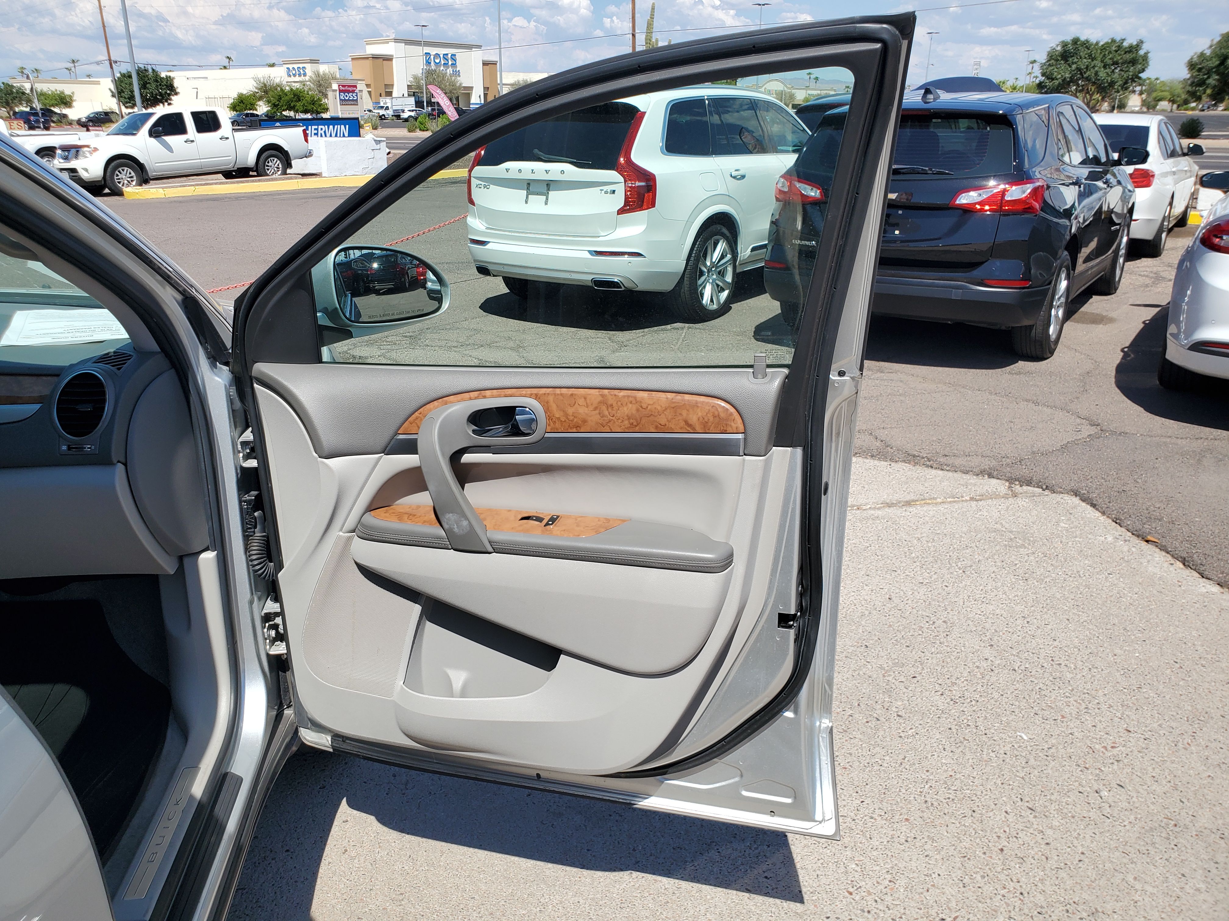SILVER, 2012 BUICK ENCLAVE Image 33