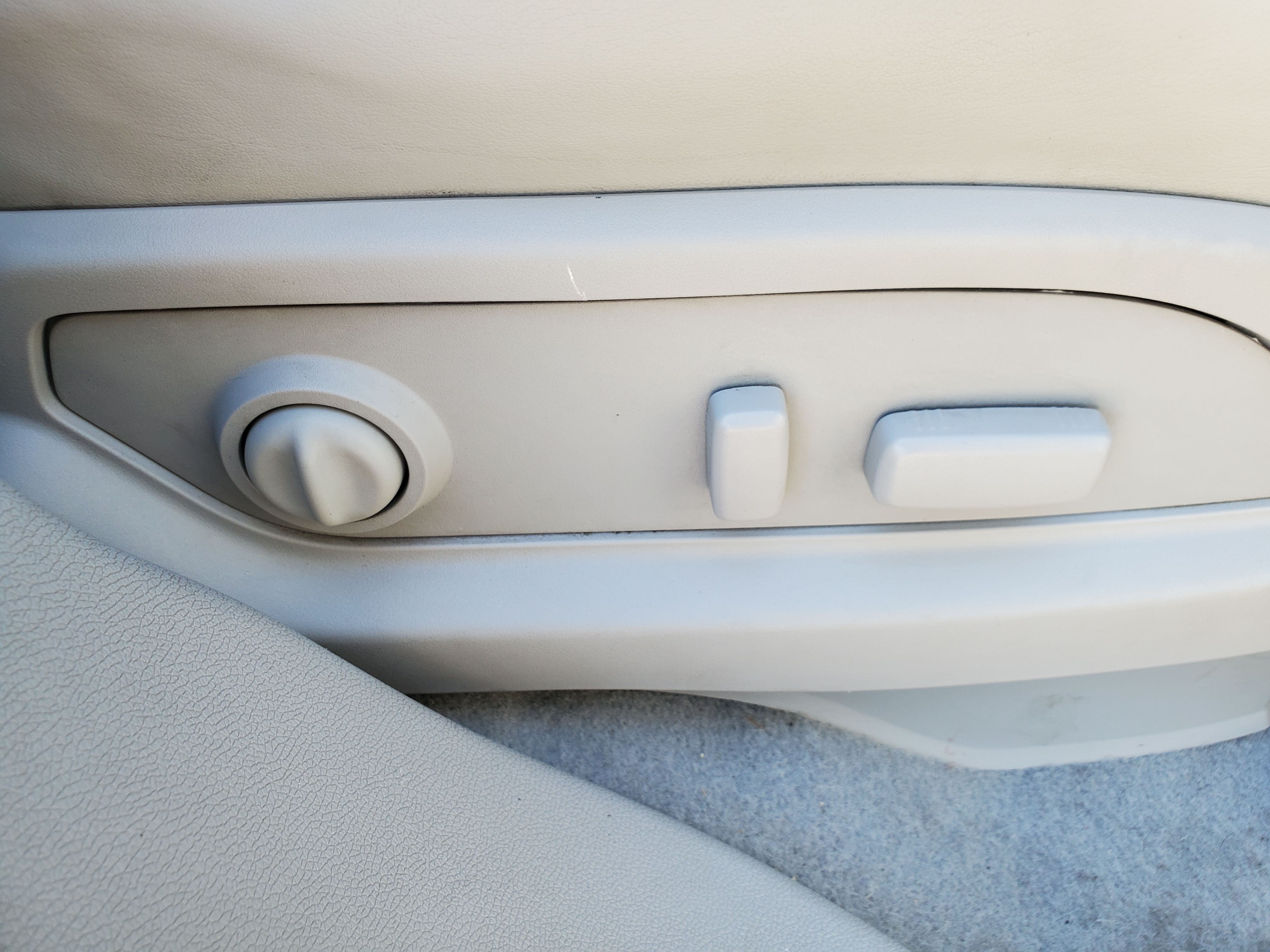 SILVER, 2012 BUICK ENCLAVE Image 35