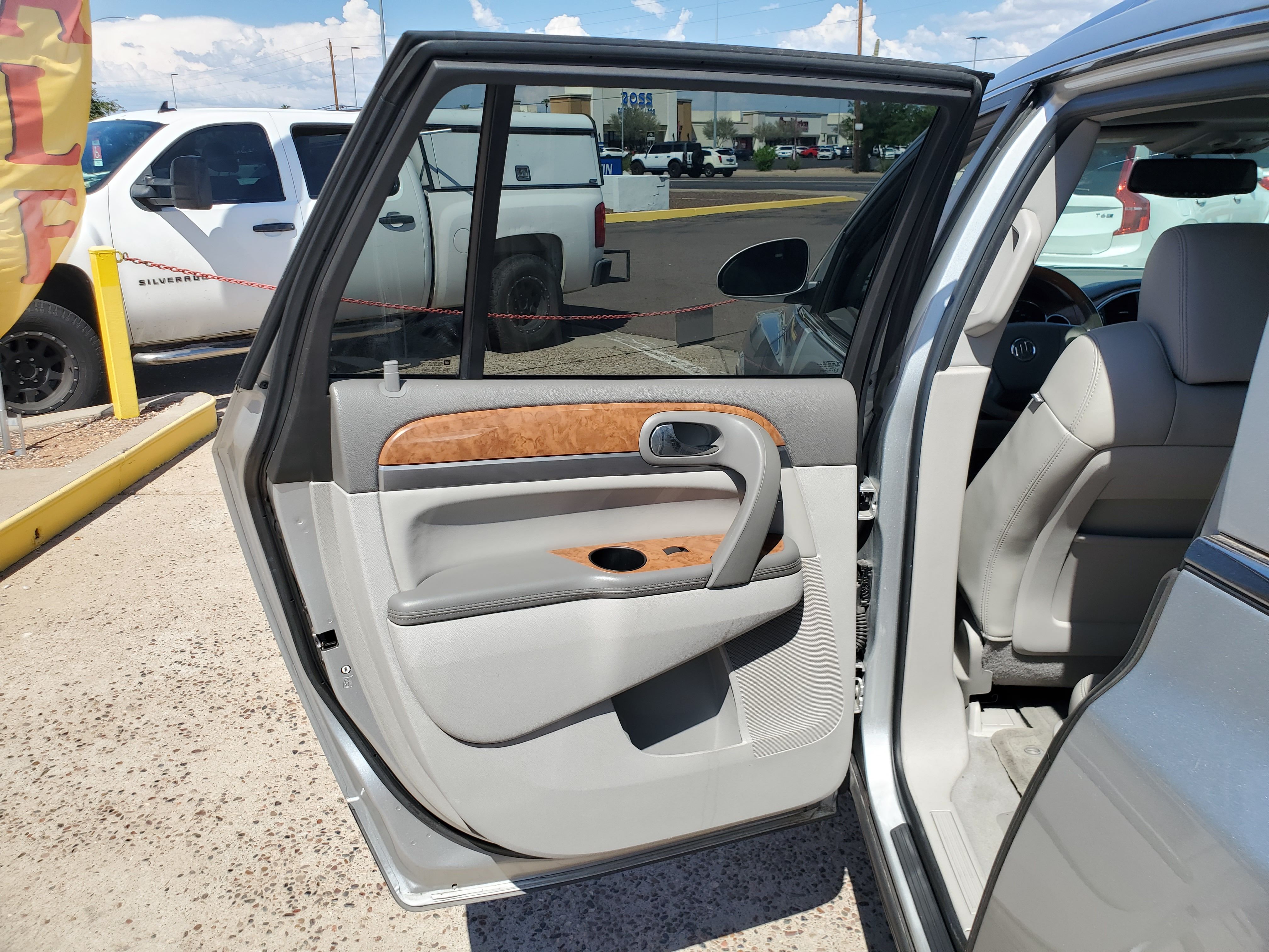 SILVER, 2012 BUICK ENCLAVE Image 38