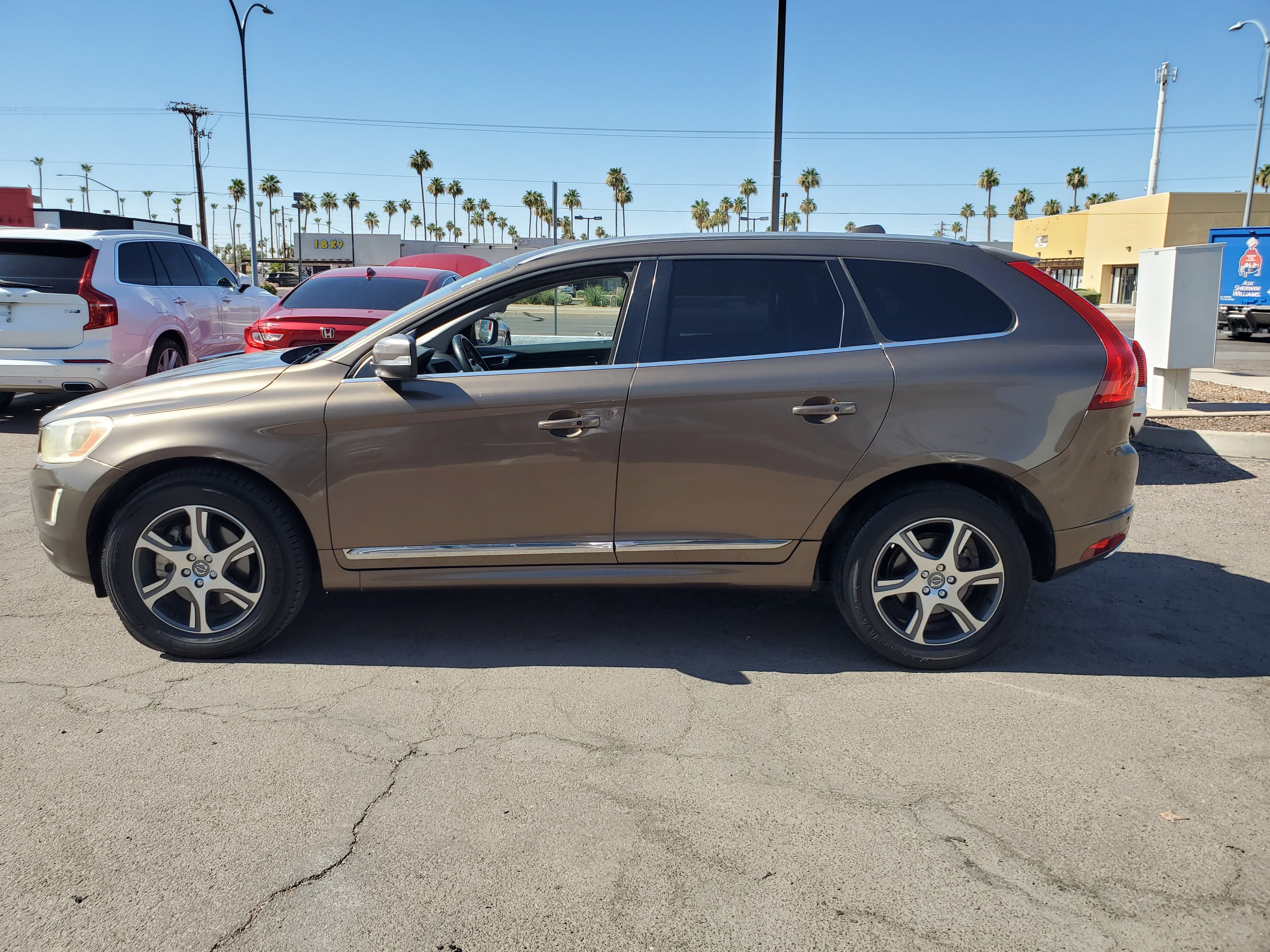 BROWN, 2015 VOLVO XC60 Image 2