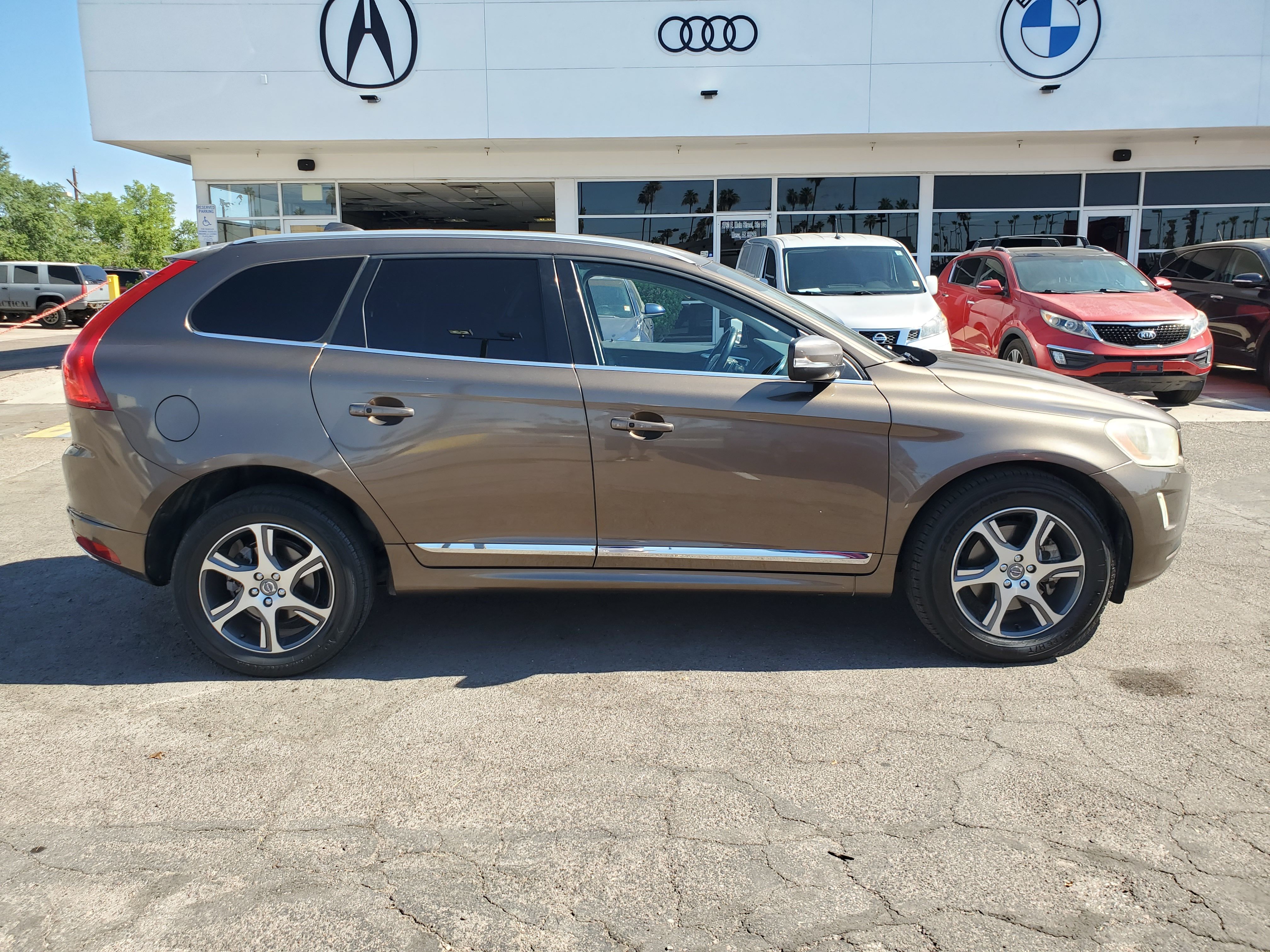 BROWN, 2015 VOLVO XC60 Image 6