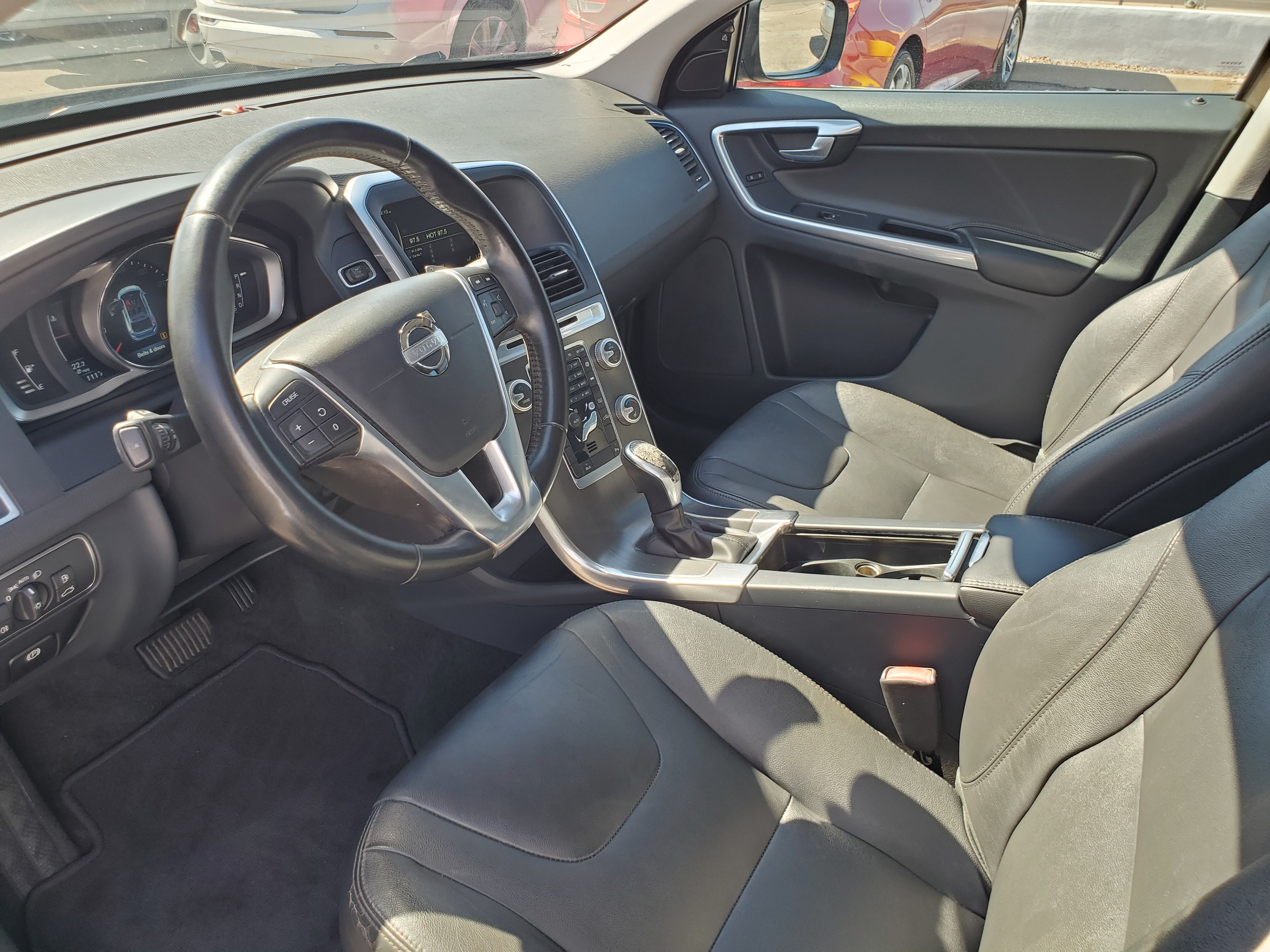 BROWN, 2015 VOLVO XC60 Image 18