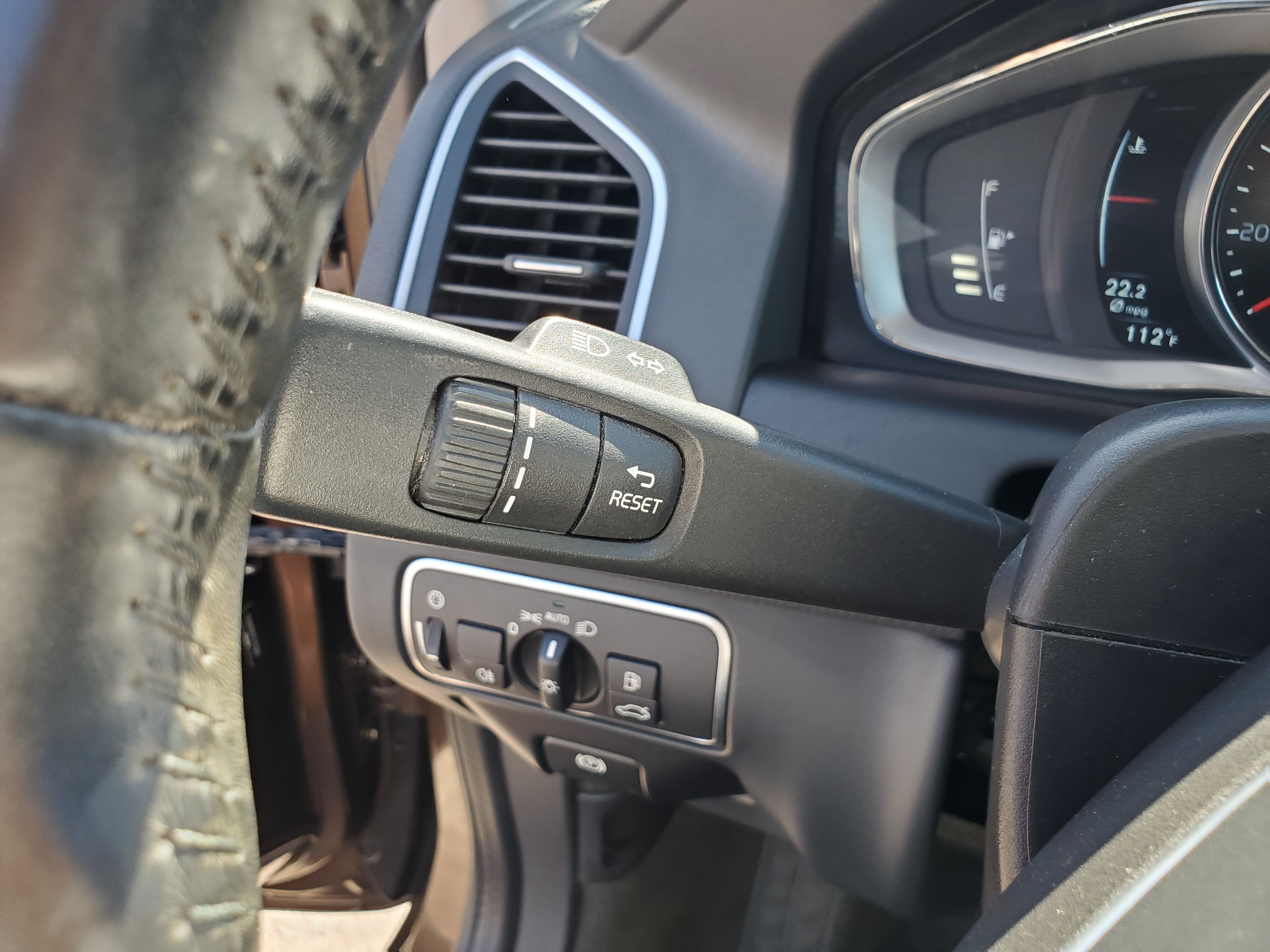 BROWN, 2015 VOLVO XC60 Image 24