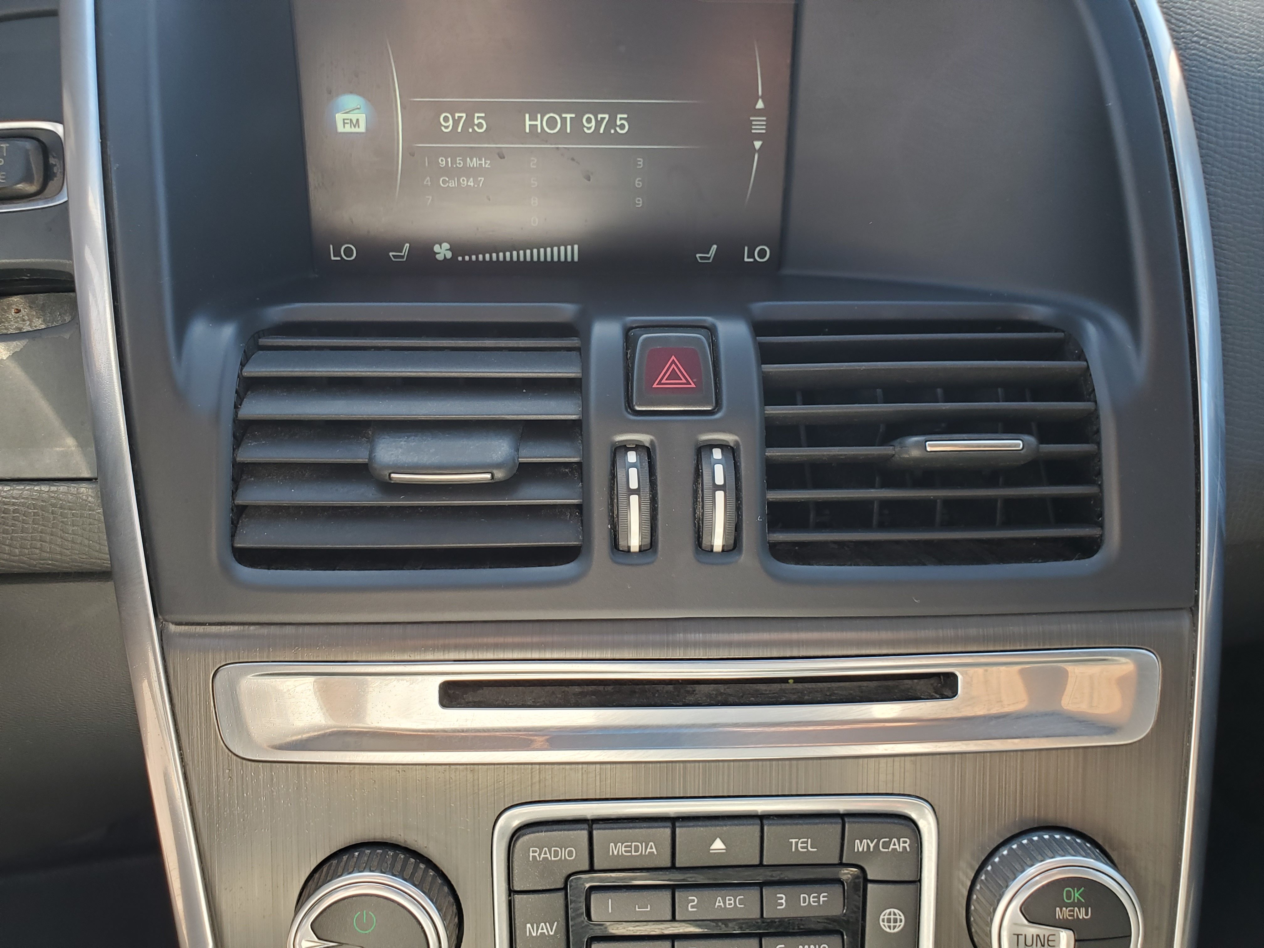 BROWN, 2015 VOLVO XC60 Image 27