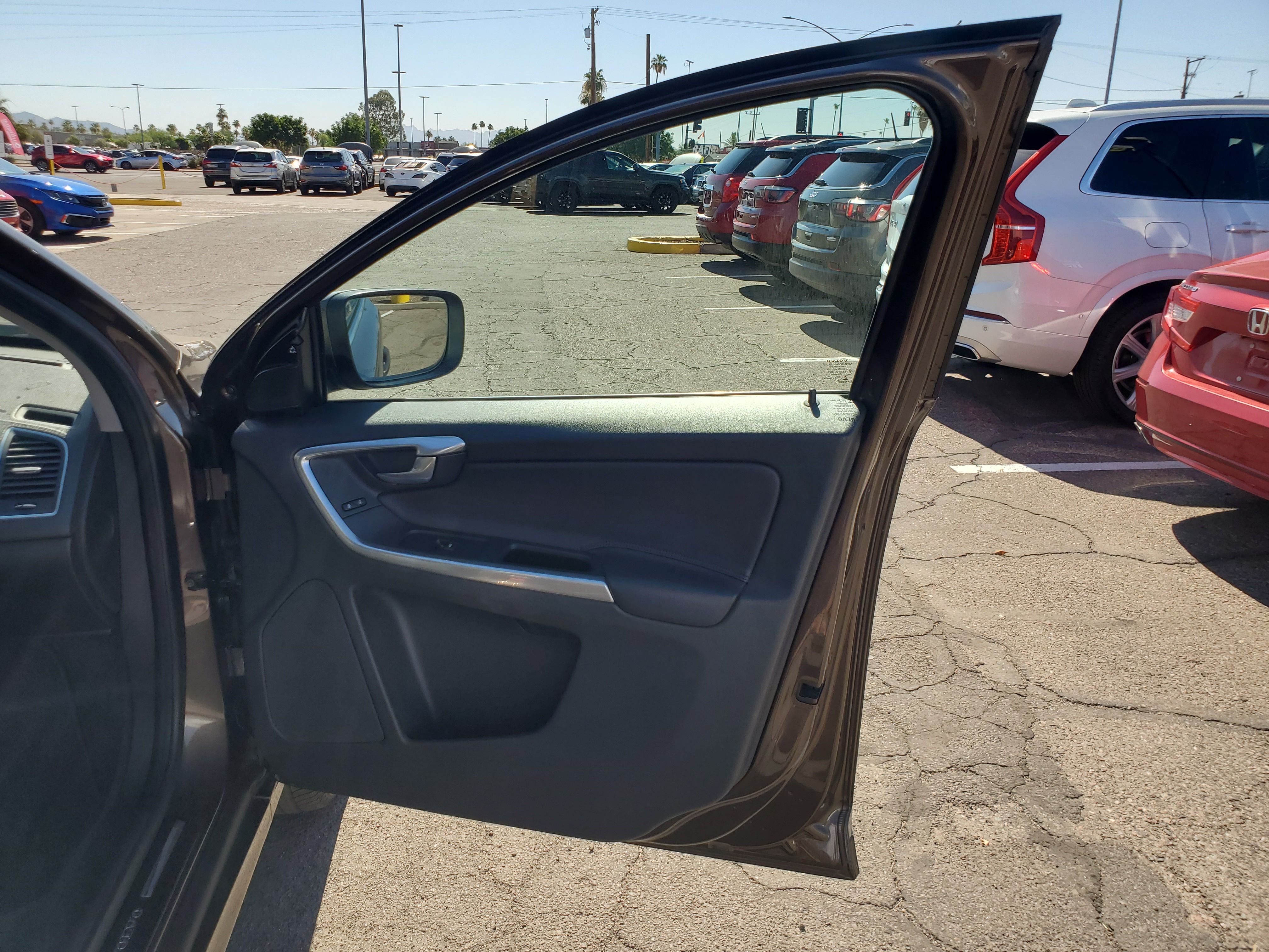 BROWN, 2015 VOLVO XC60 Image 32