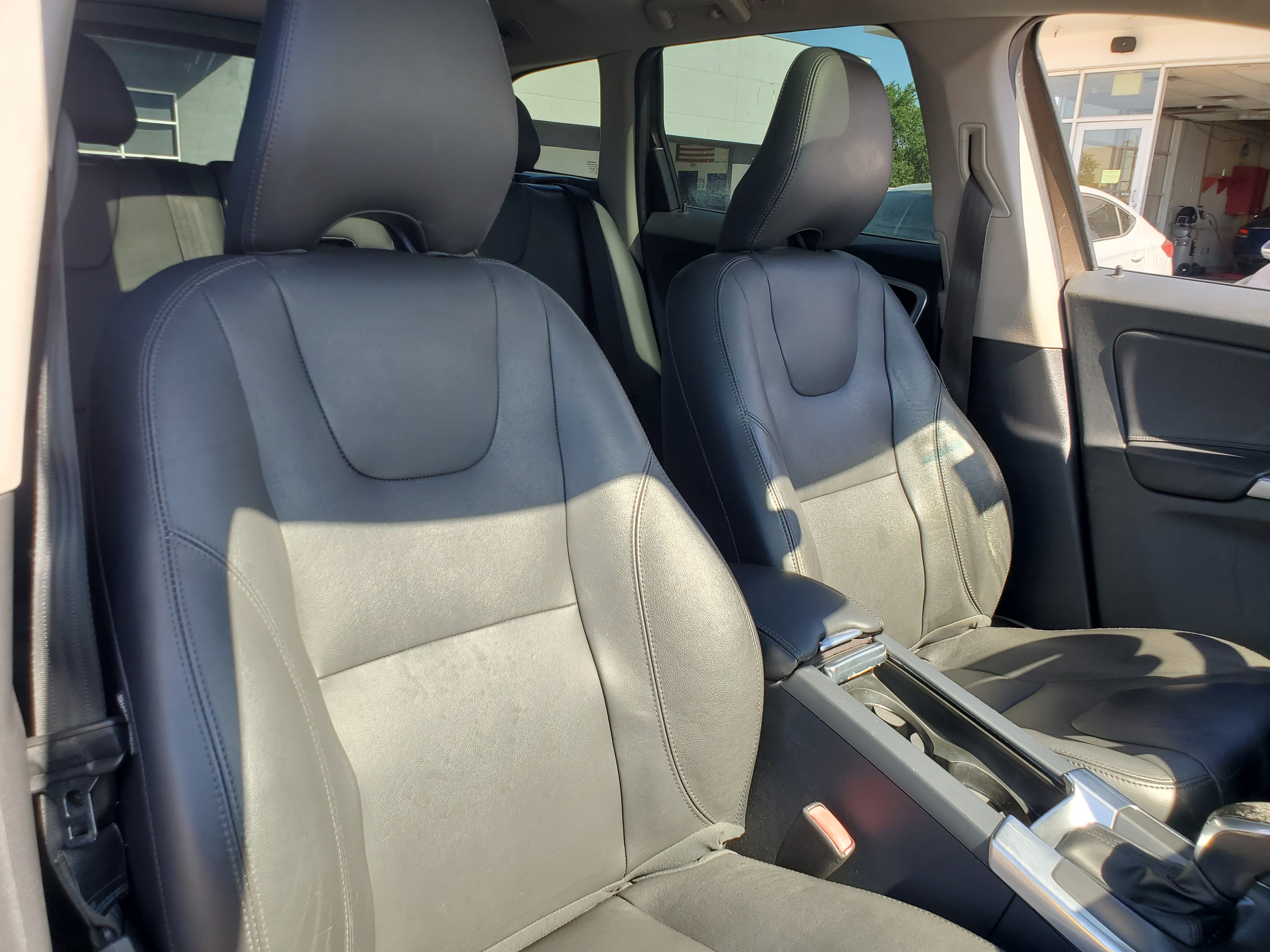 BROWN, 2015 VOLVO XC60 Image 36
