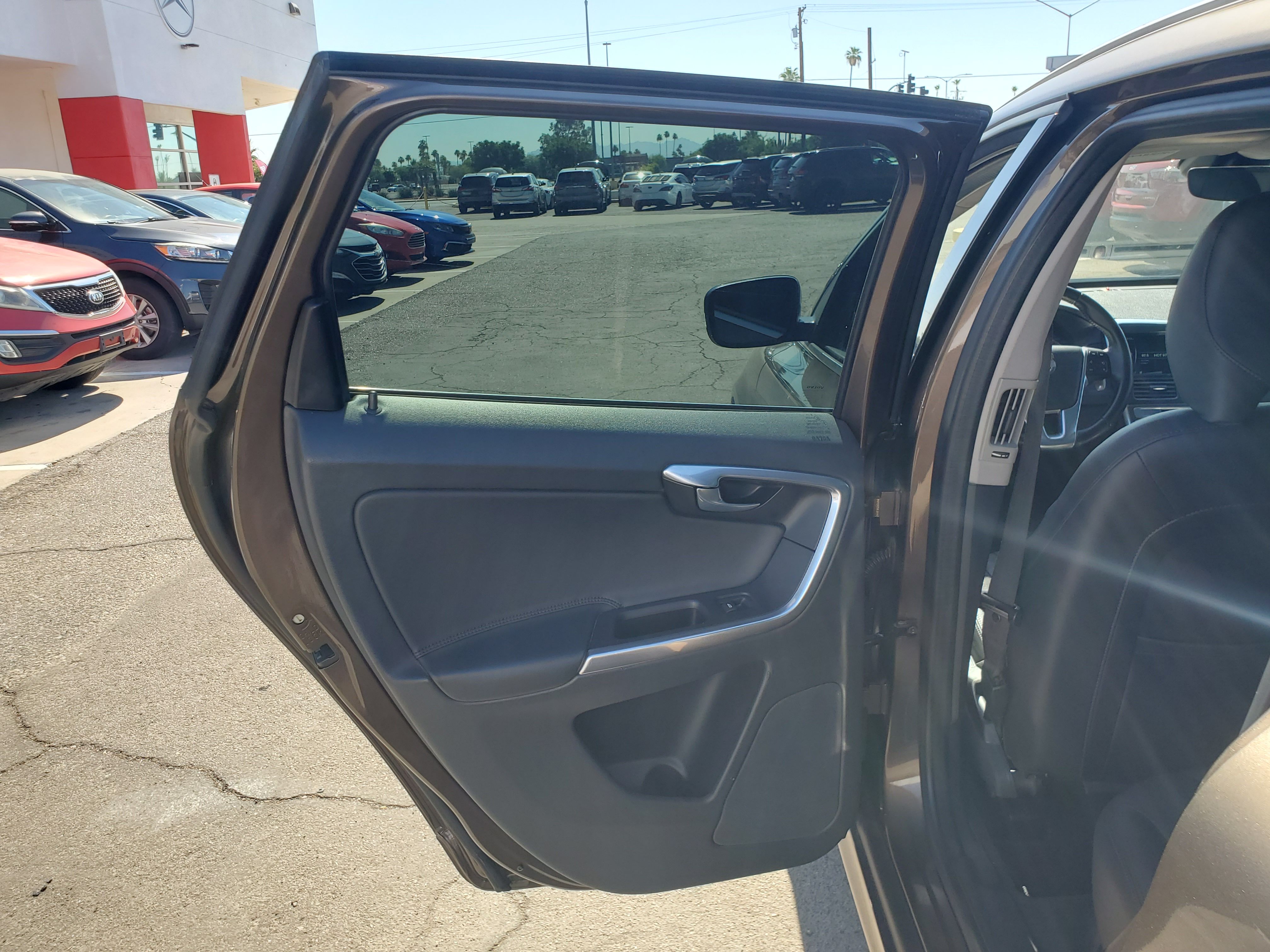 BROWN, 2015 VOLVO XC60 Image 37