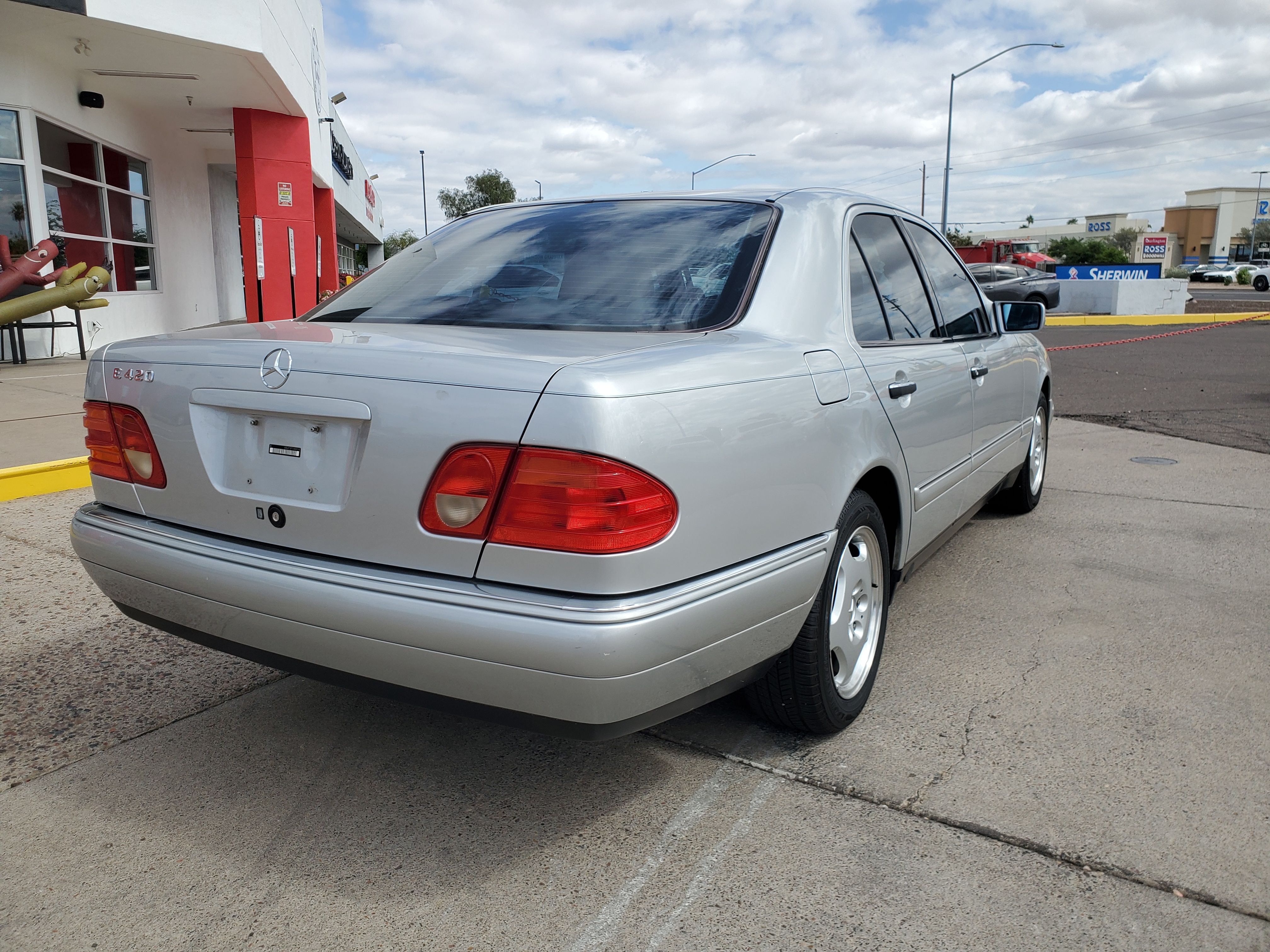 SILVER, 1997 MERCEDES-BENZ E-CLASS Image 5