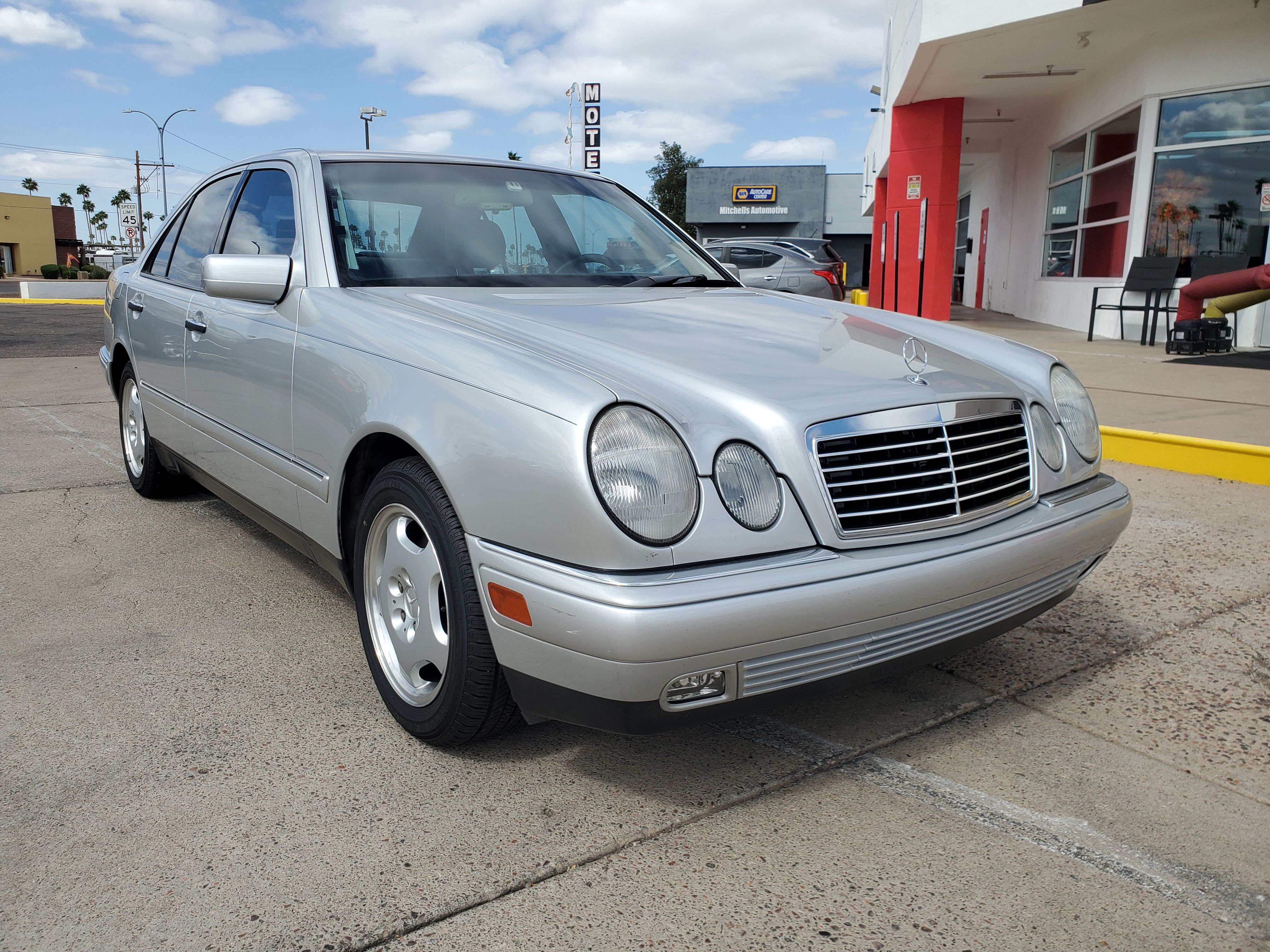SILVER, 1997 MERCEDES-BENZ E-CLASS Image 7