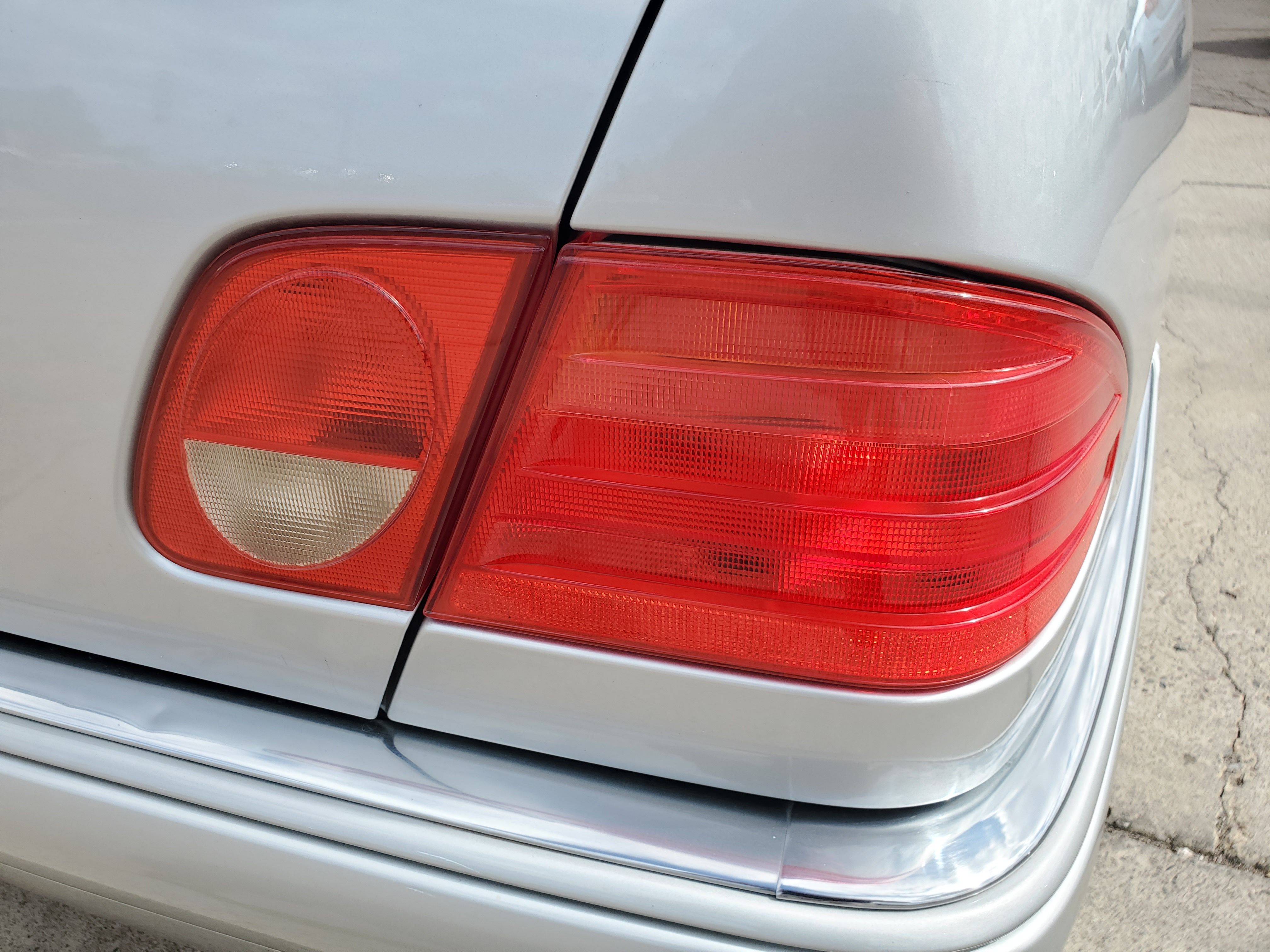 SILVER, 1997 MERCEDES-BENZ E-CLASS Image 15