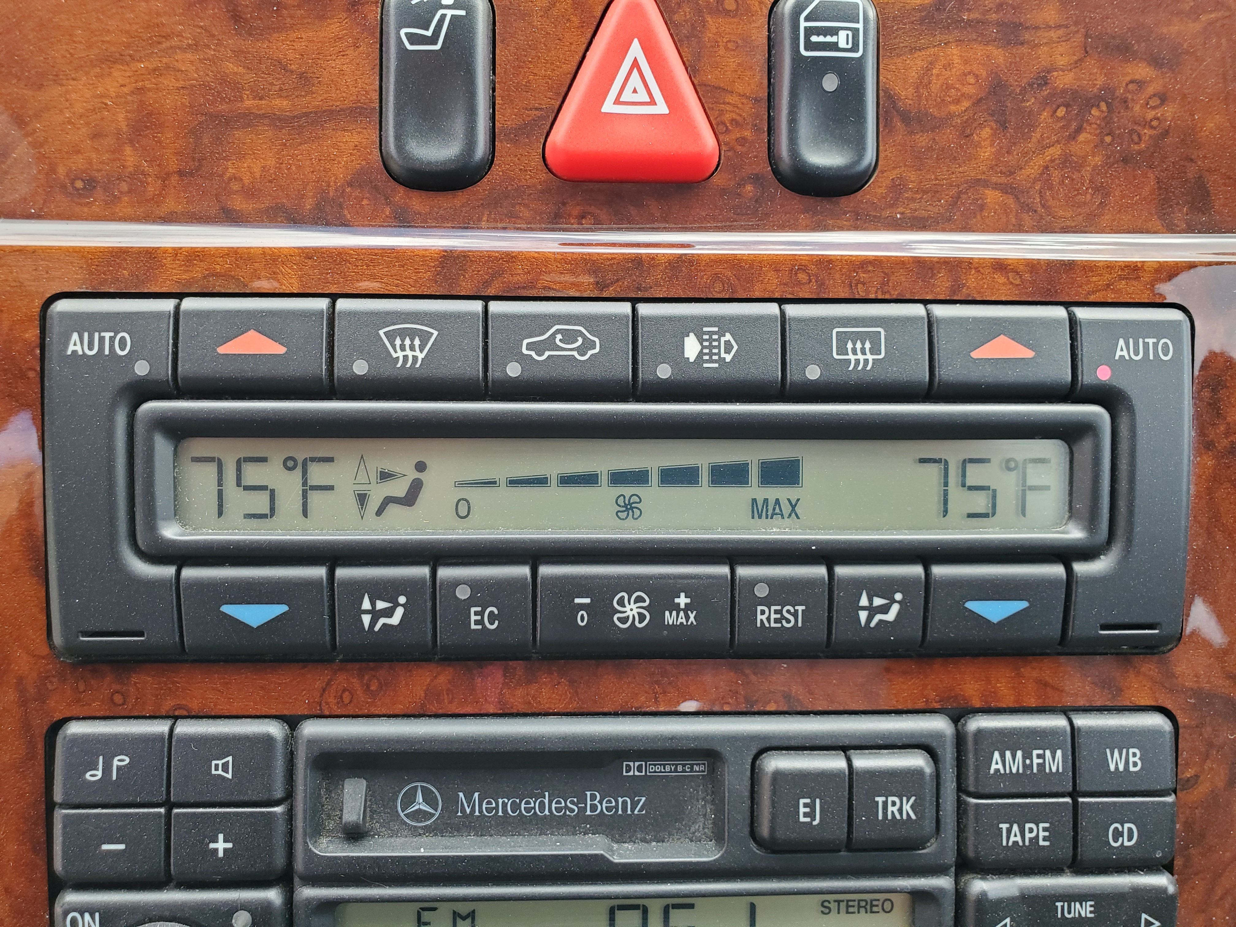 SILVER, 1997 MERCEDES-BENZ E-CLASS Image 27