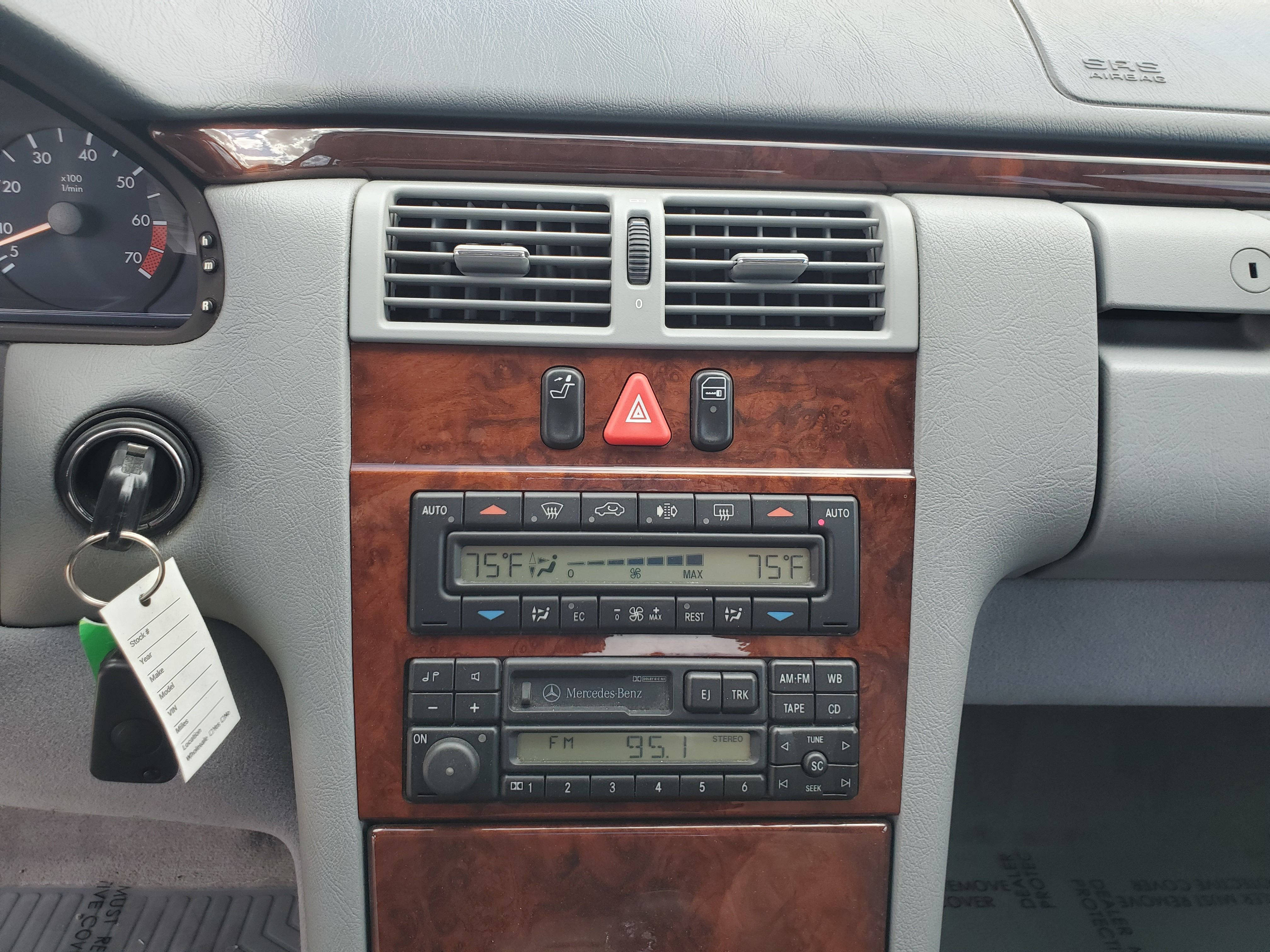 SILVER, 1997 MERCEDES-BENZ E-CLASS Image 29