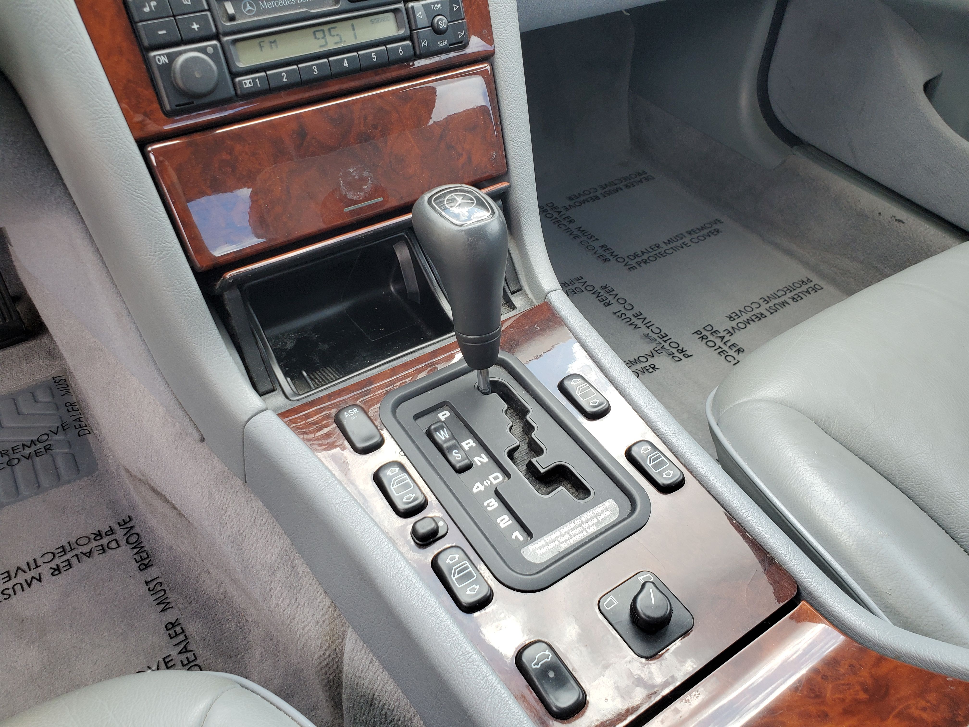 SILVER, 1997 MERCEDES-BENZ E-CLASS Image 30