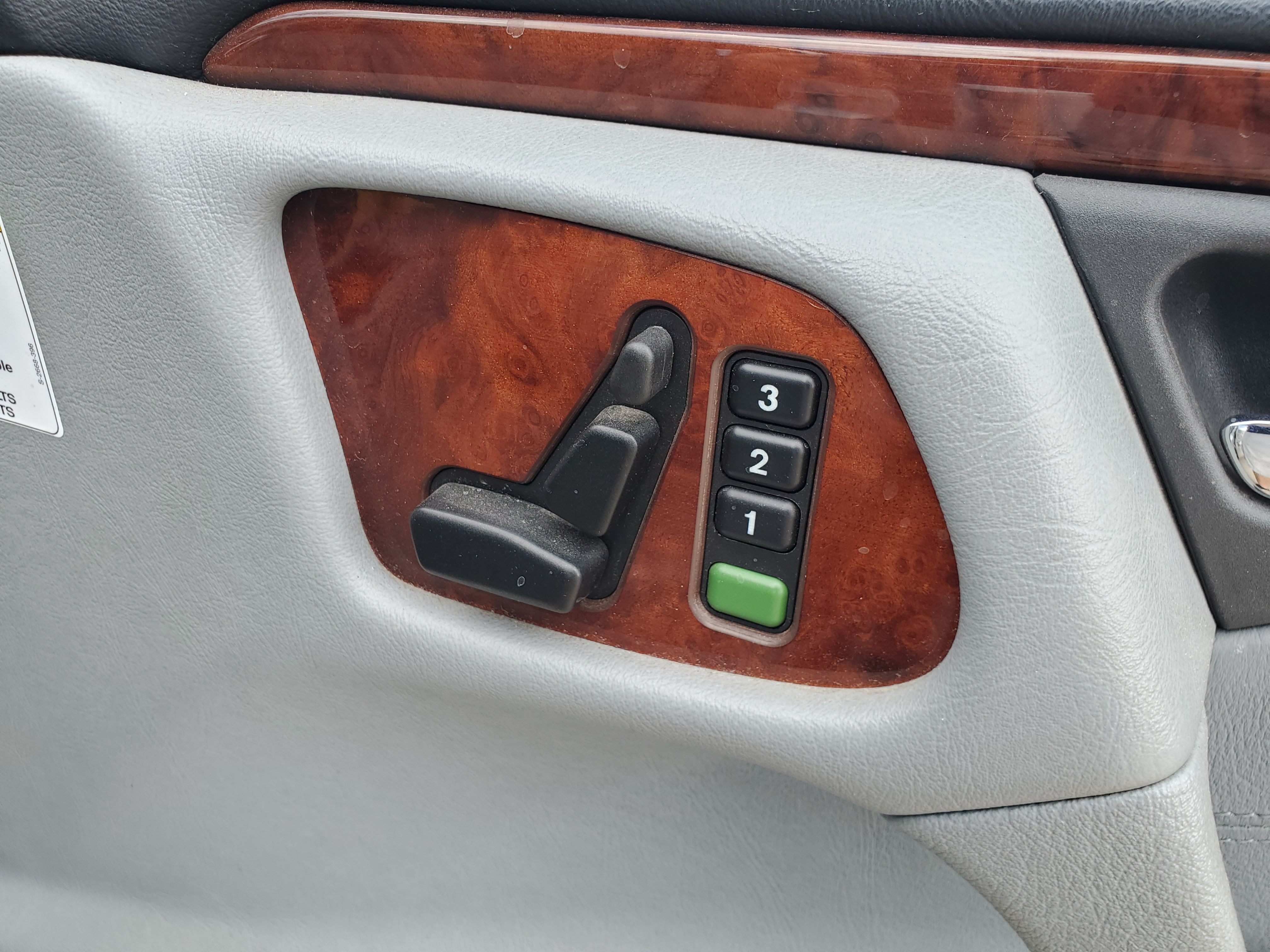 SILVER, 1997 MERCEDES-BENZ E-CLASS Image 36