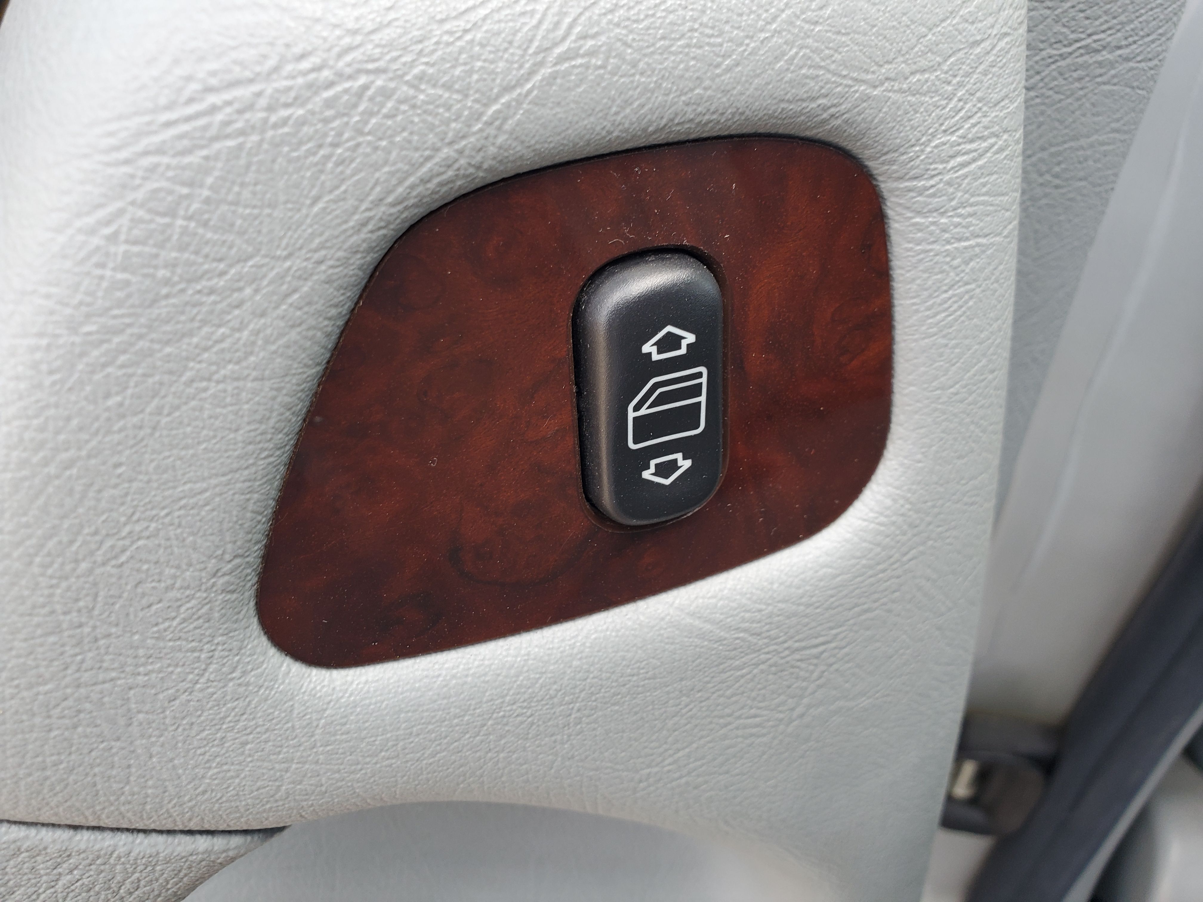 SILVER, 1997 MERCEDES-BENZ E-CLASS Image 40