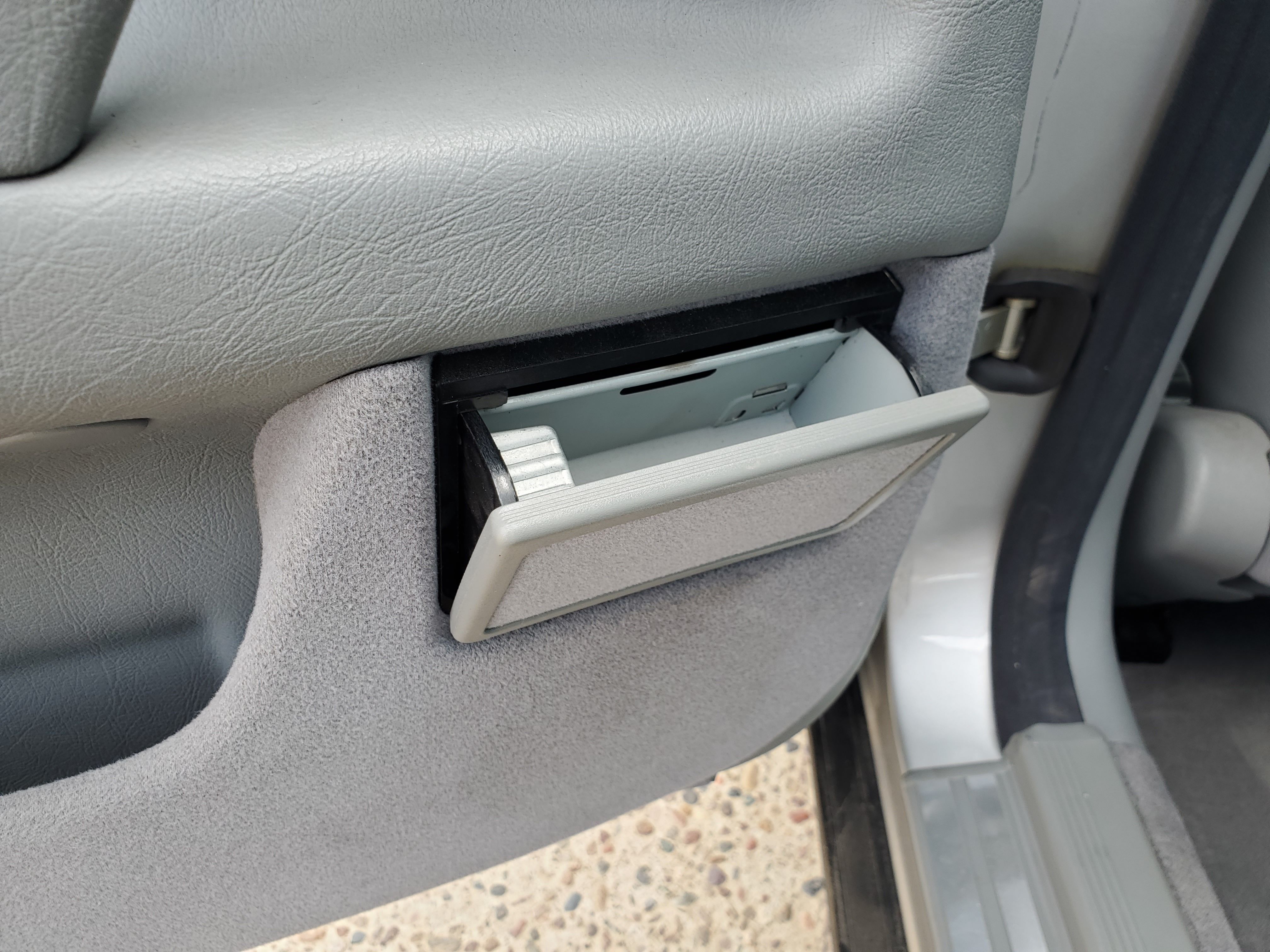 SILVER, 1997 MERCEDES-BENZ E-CLASS Image 41