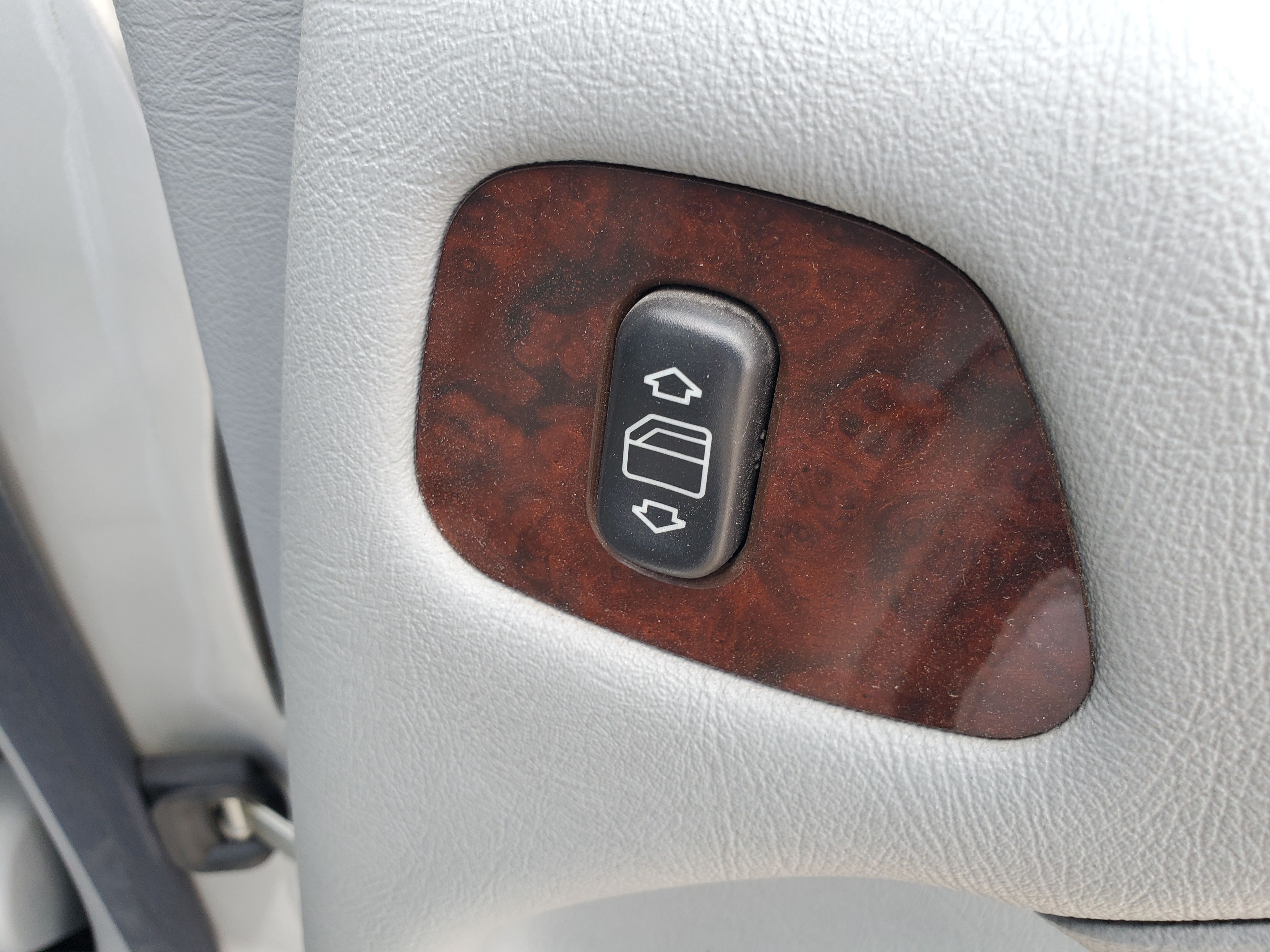 SILVER, 1997 MERCEDES-BENZ E-CLASS Image 46