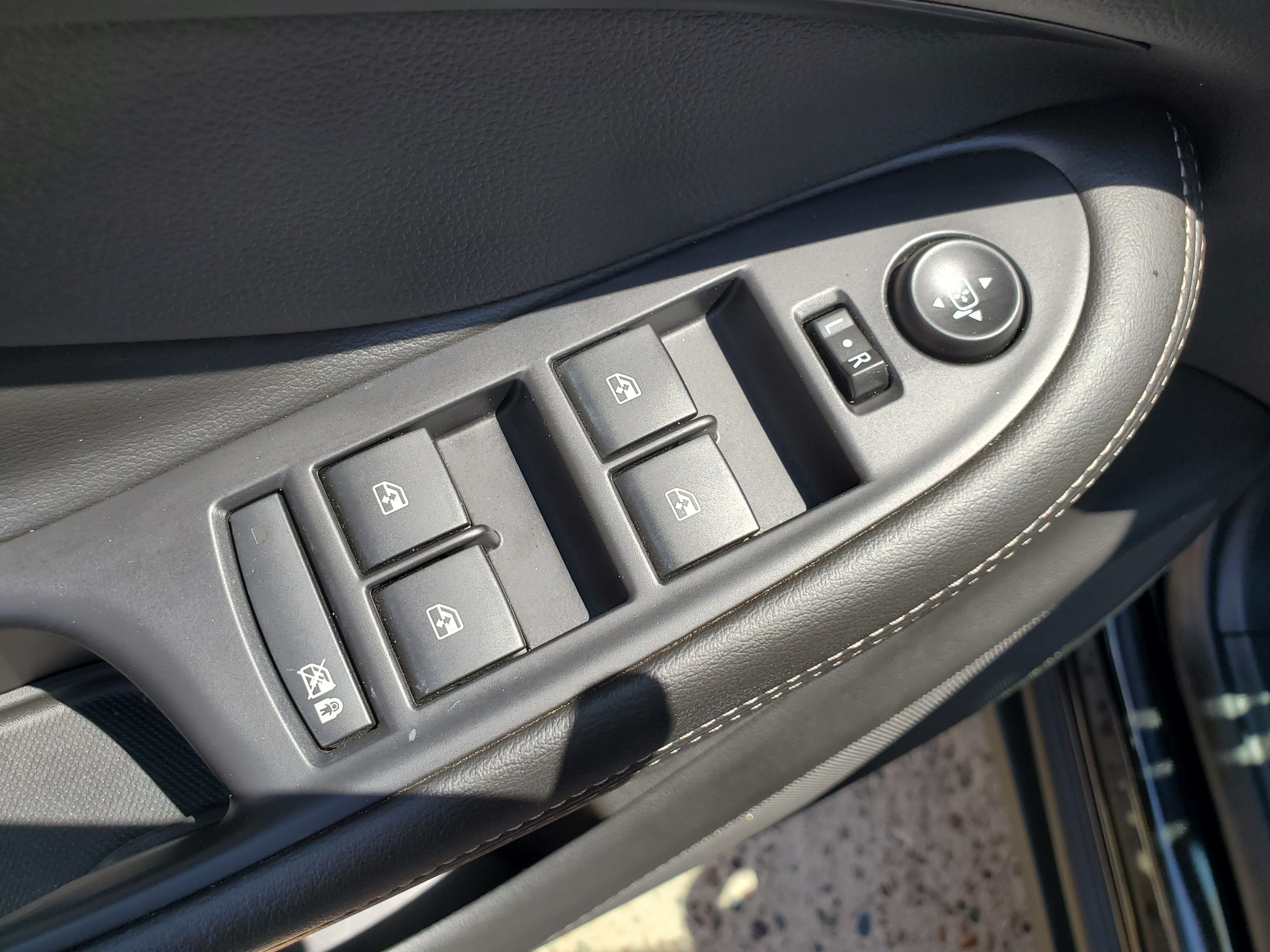 BLACK, 2017 BUICK ENVISION Image 19