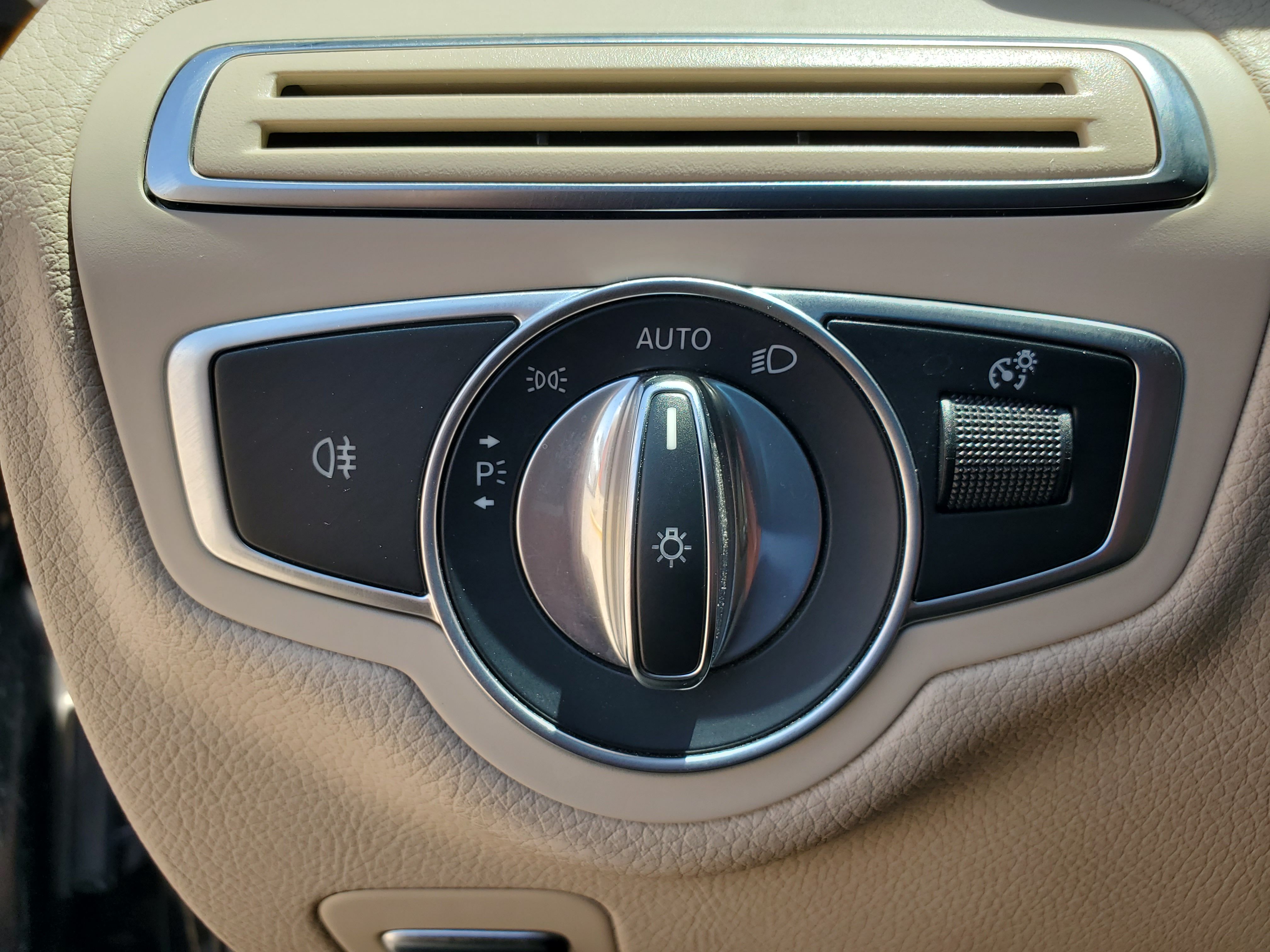 BLACK, 2018 MERCEDES-BENZ C-CLASS Image 27