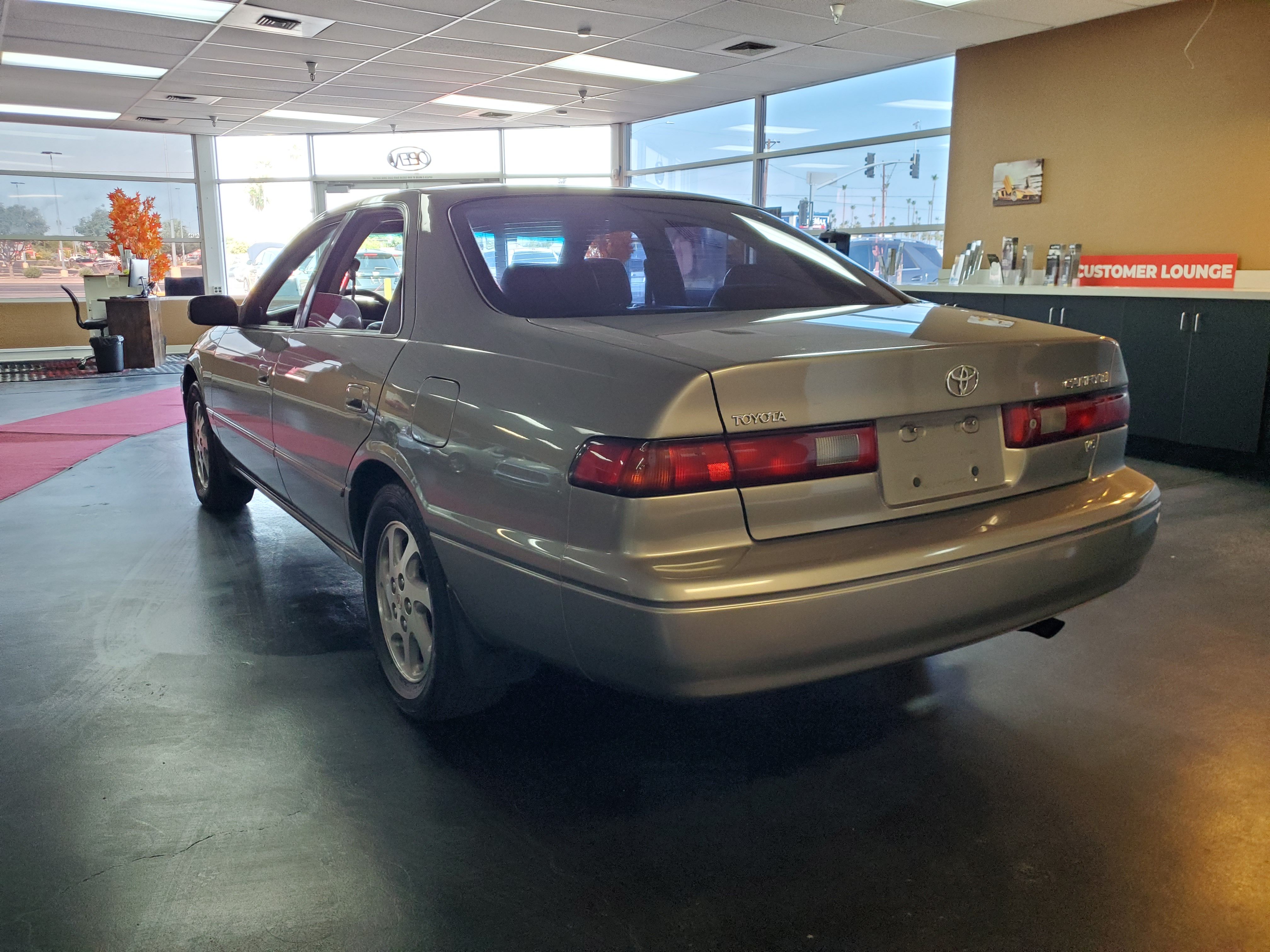 GOLD, 1998 TOYOTA CAMRY Image 3