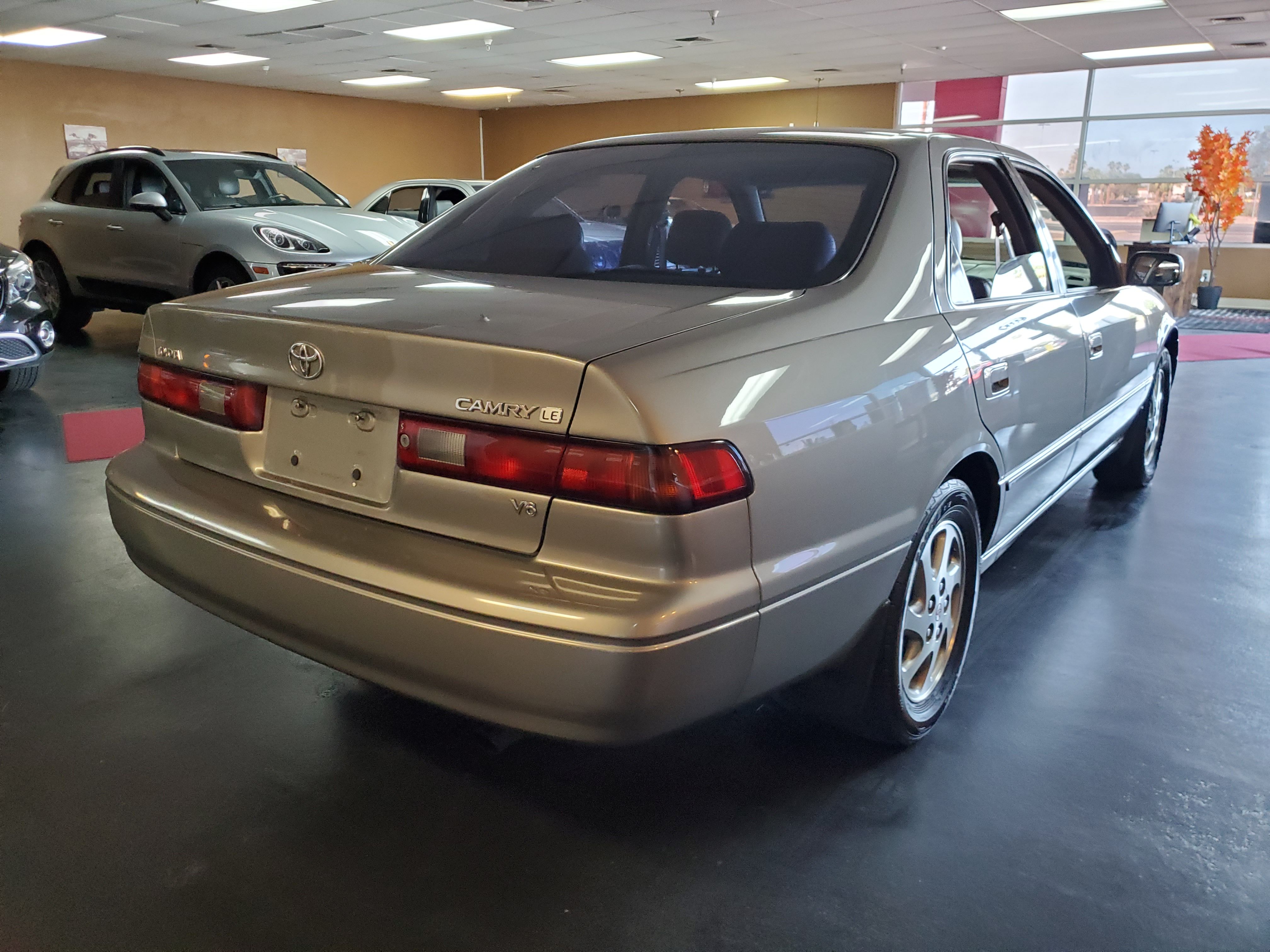 GOLD, 1998 TOYOTA CAMRY Image 5