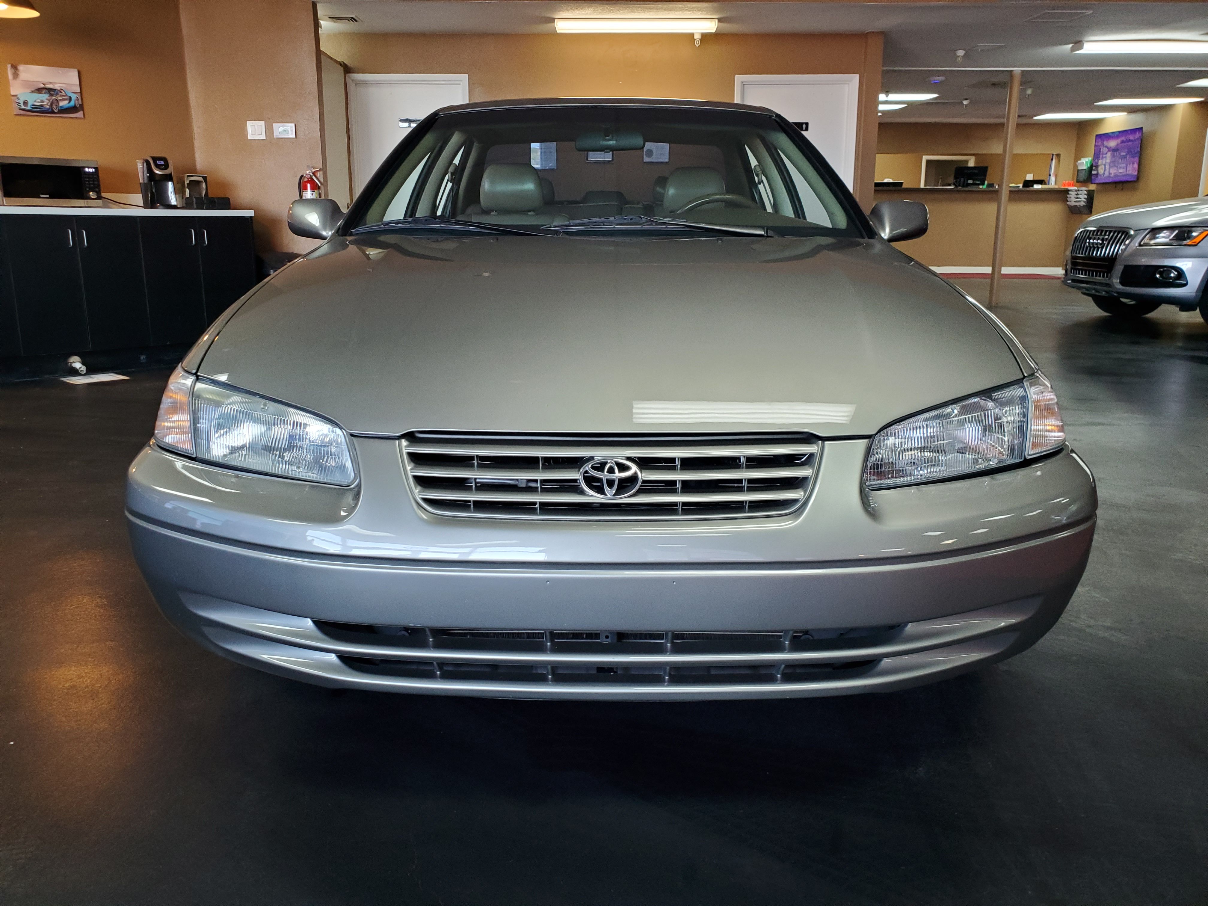 GOLD, 1998 TOYOTA CAMRY Image 8