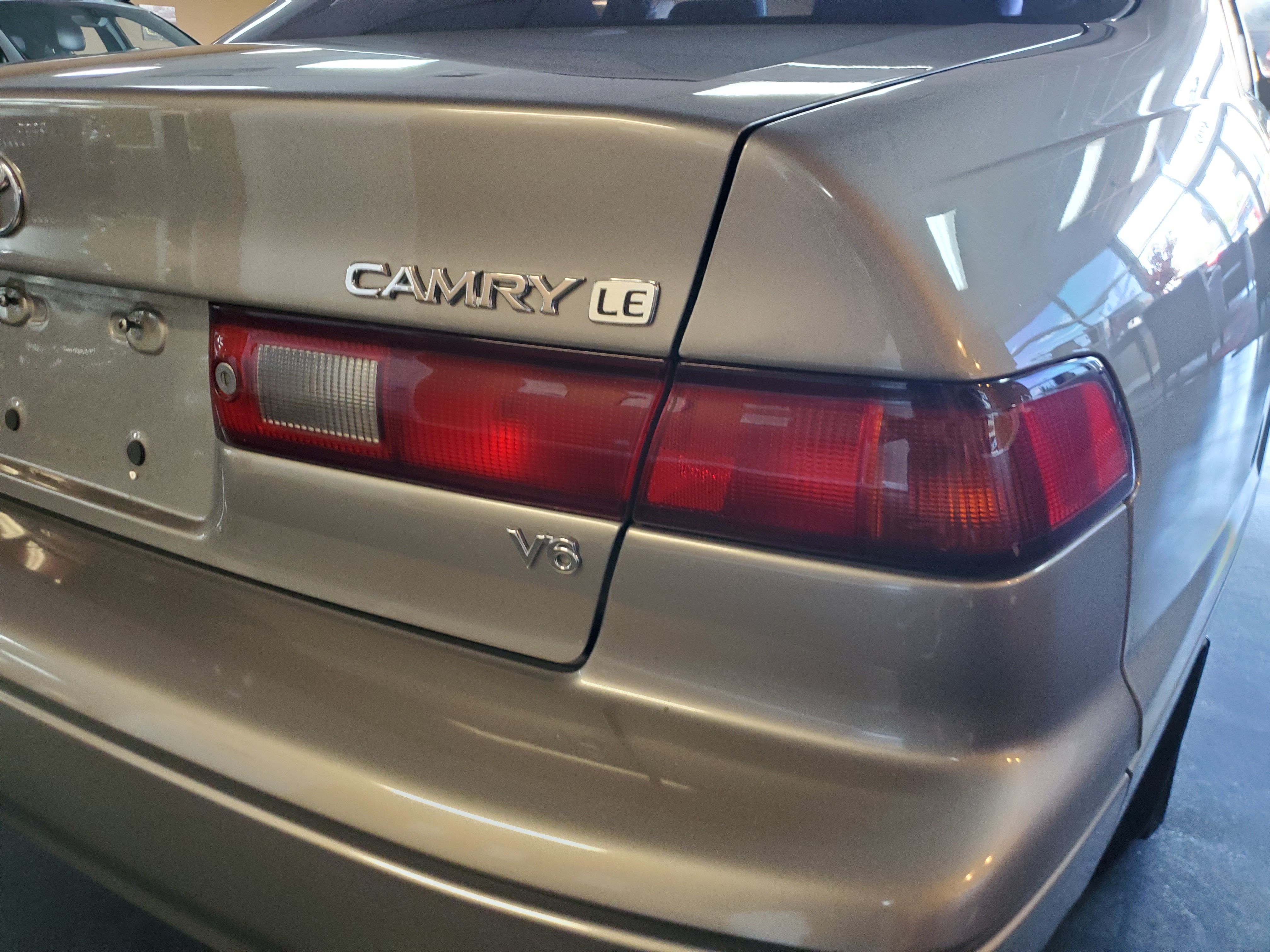 GOLD, 1998 TOYOTA CAMRY Image 12