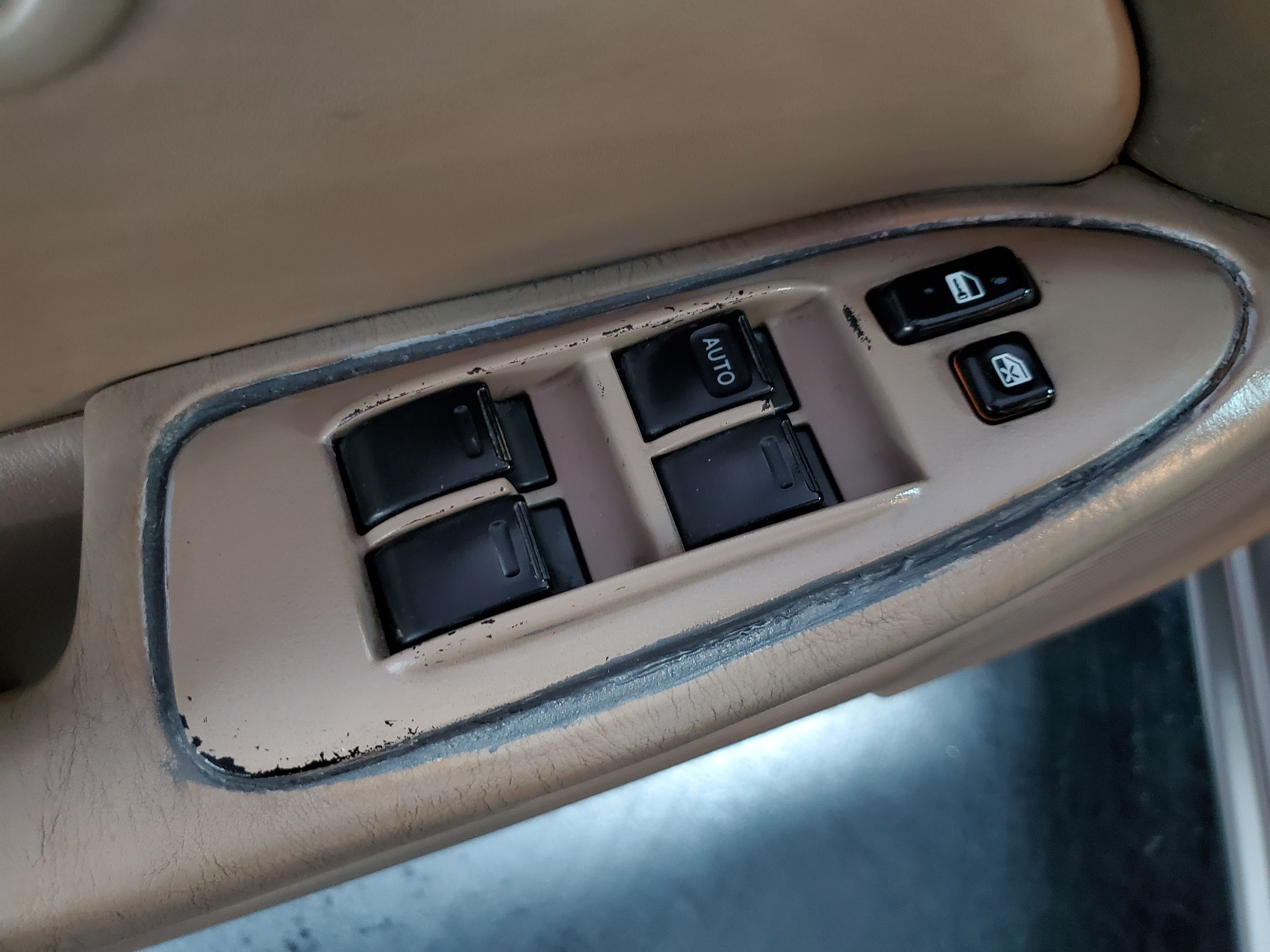 GOLD, 1998 TOYOTA CAMRY Image 17