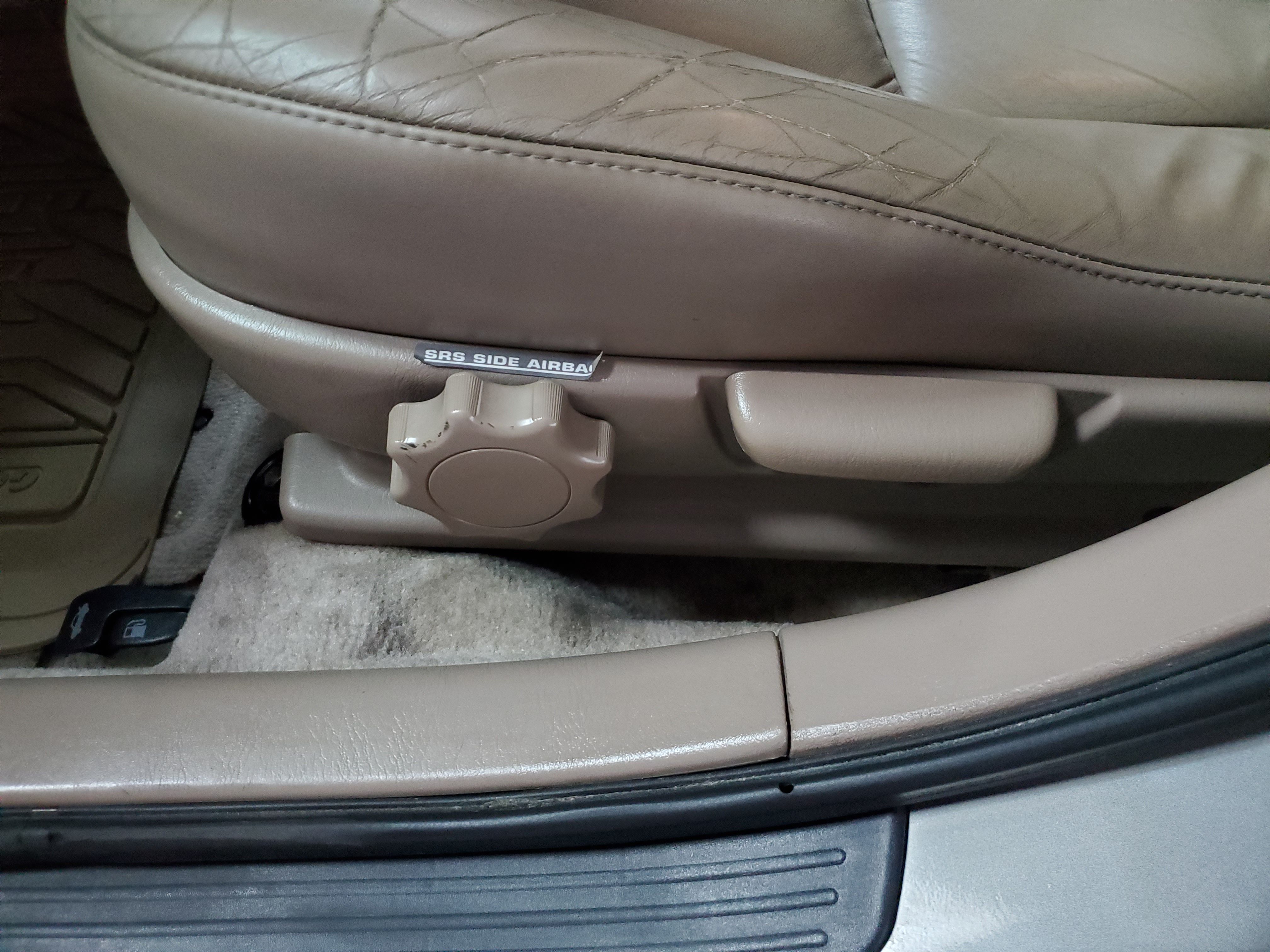 GOLD, 1998 TOYOTA CAMRY Image 18