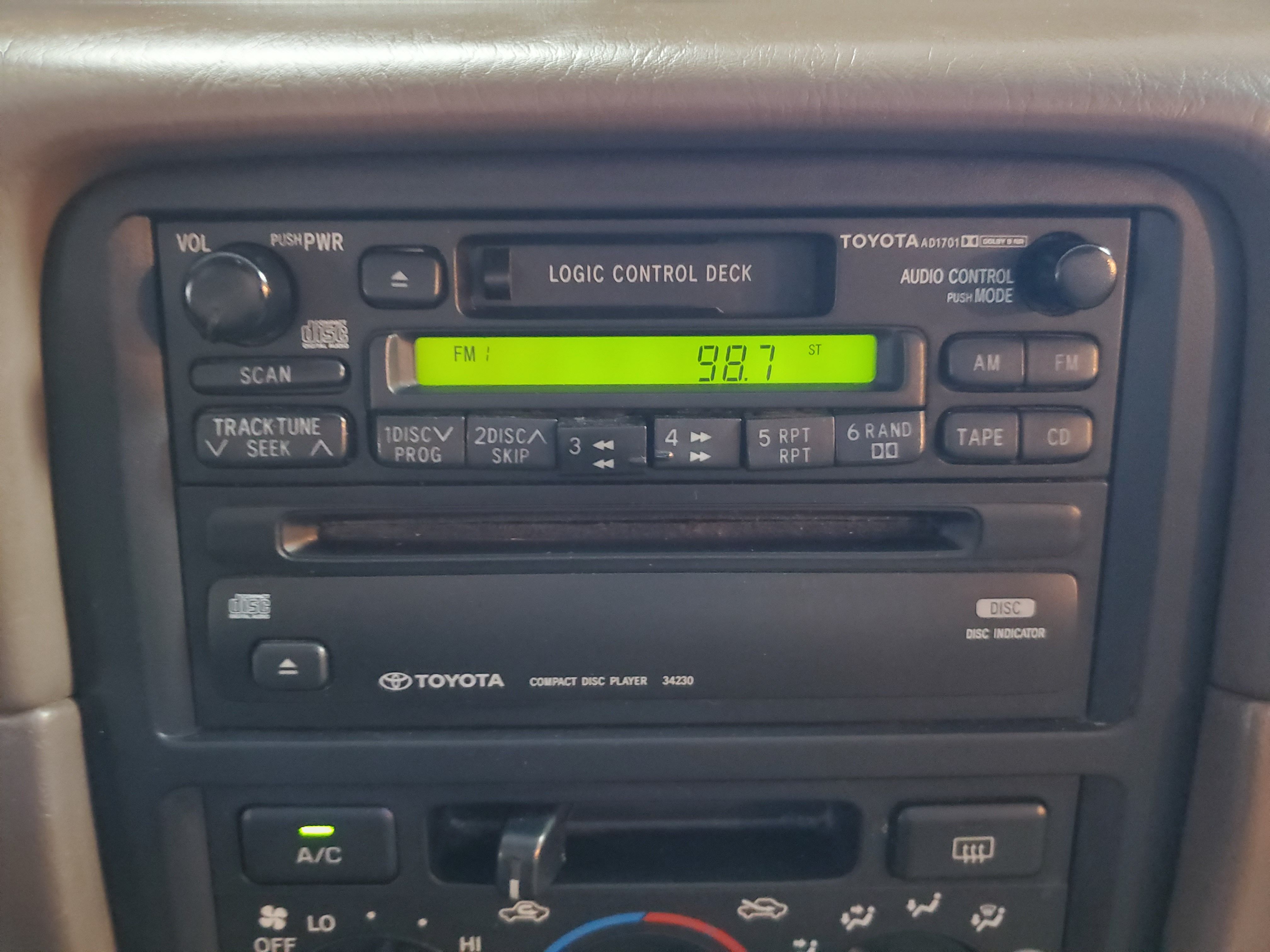 GOLD, 1998 TOYOTA CAMRY Image 25