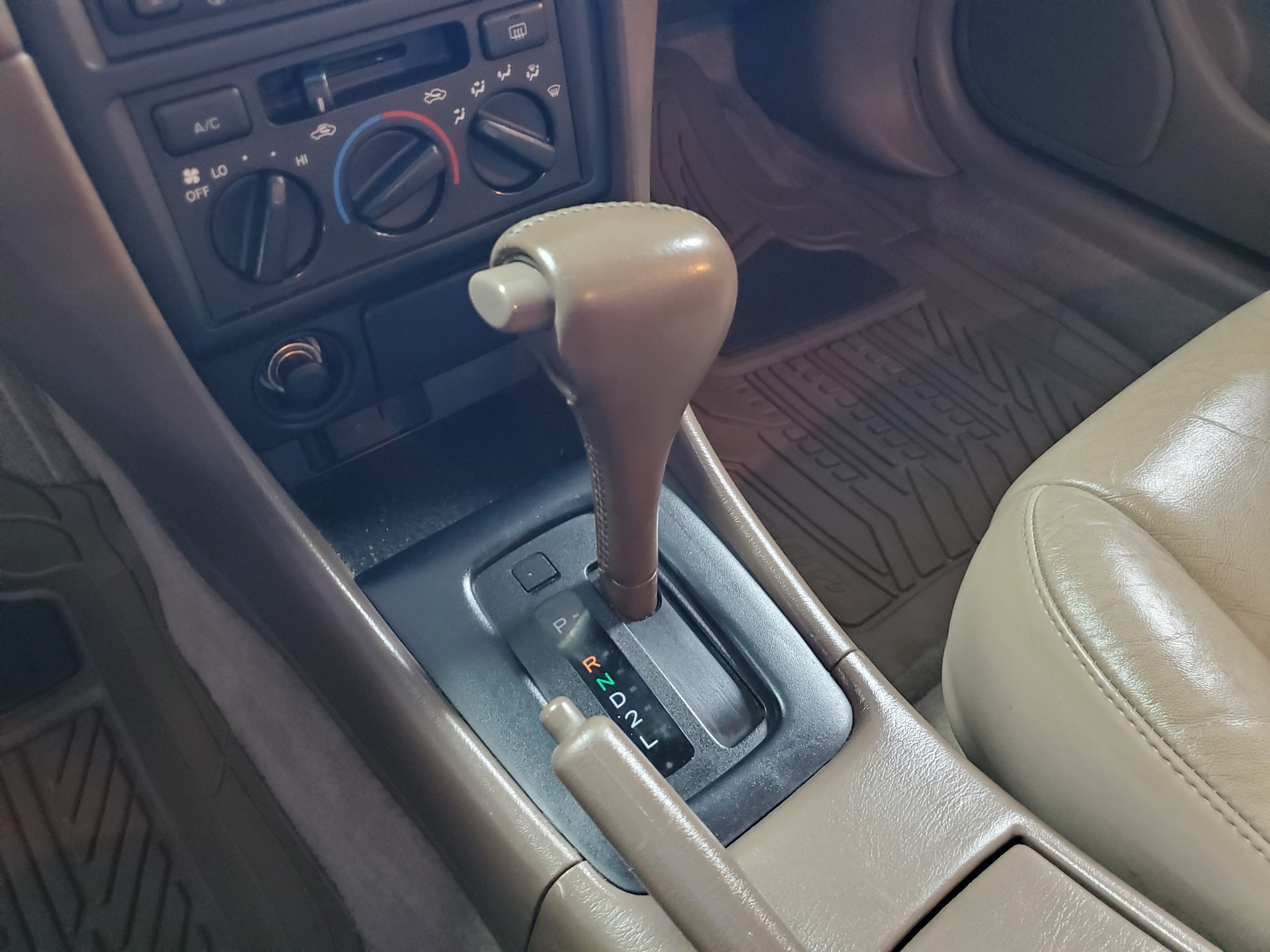 GOLD, 1998 TOYOTA CAMRY Image 27