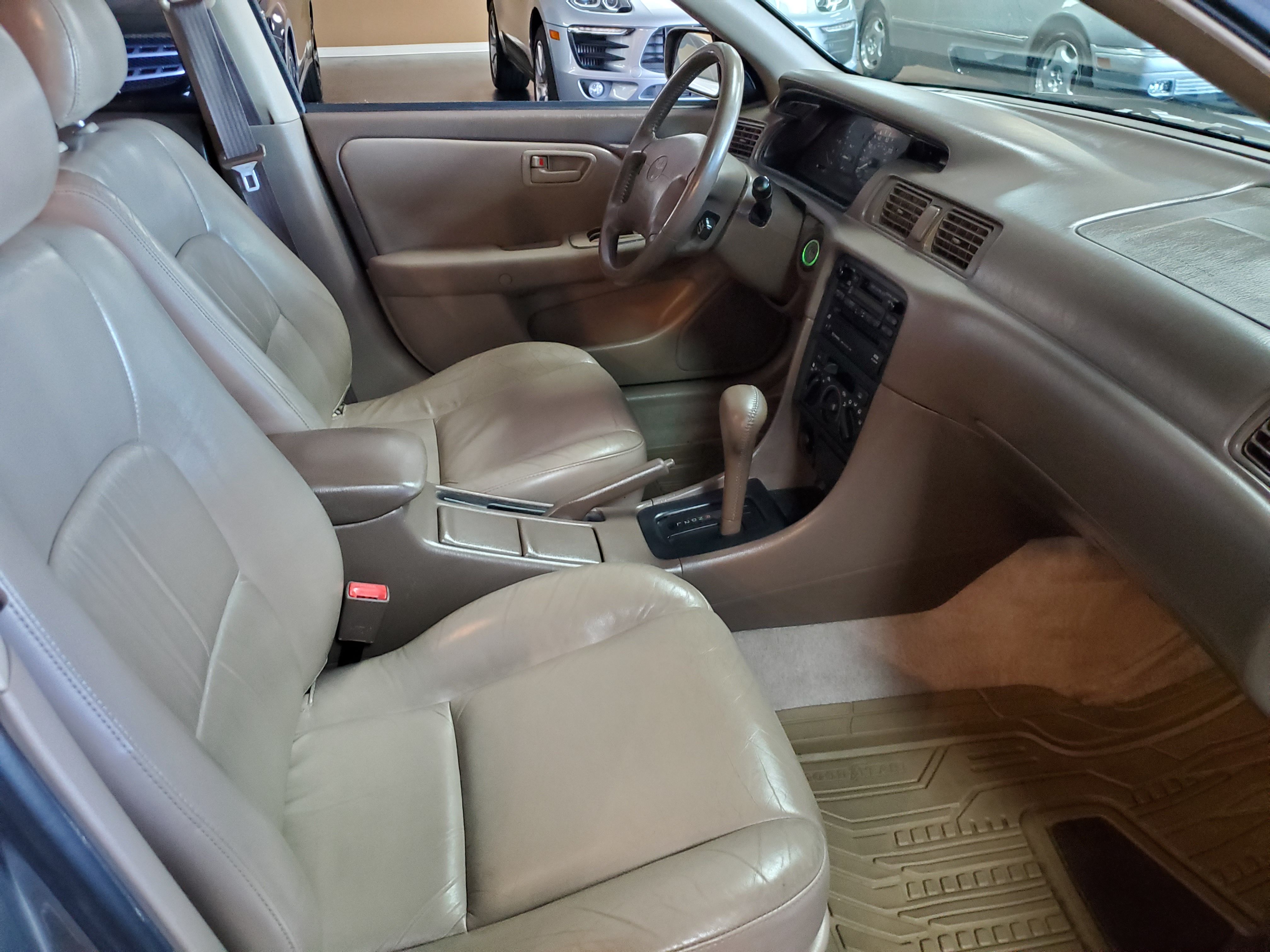 GOLD, 1998 TOYOTA CAMRY Image 32