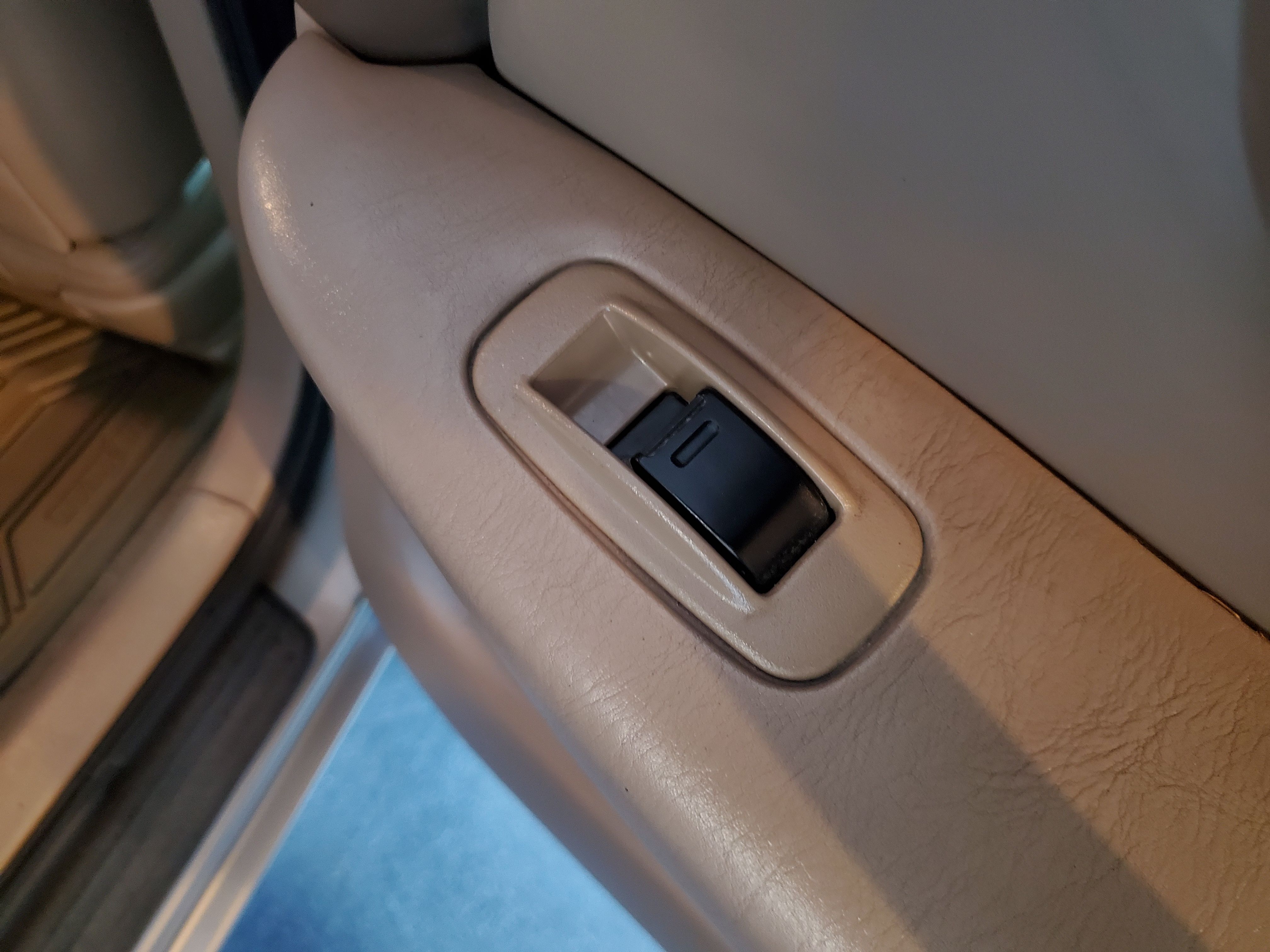GOLD, 1998 TOYOTA CAMRY Image 38