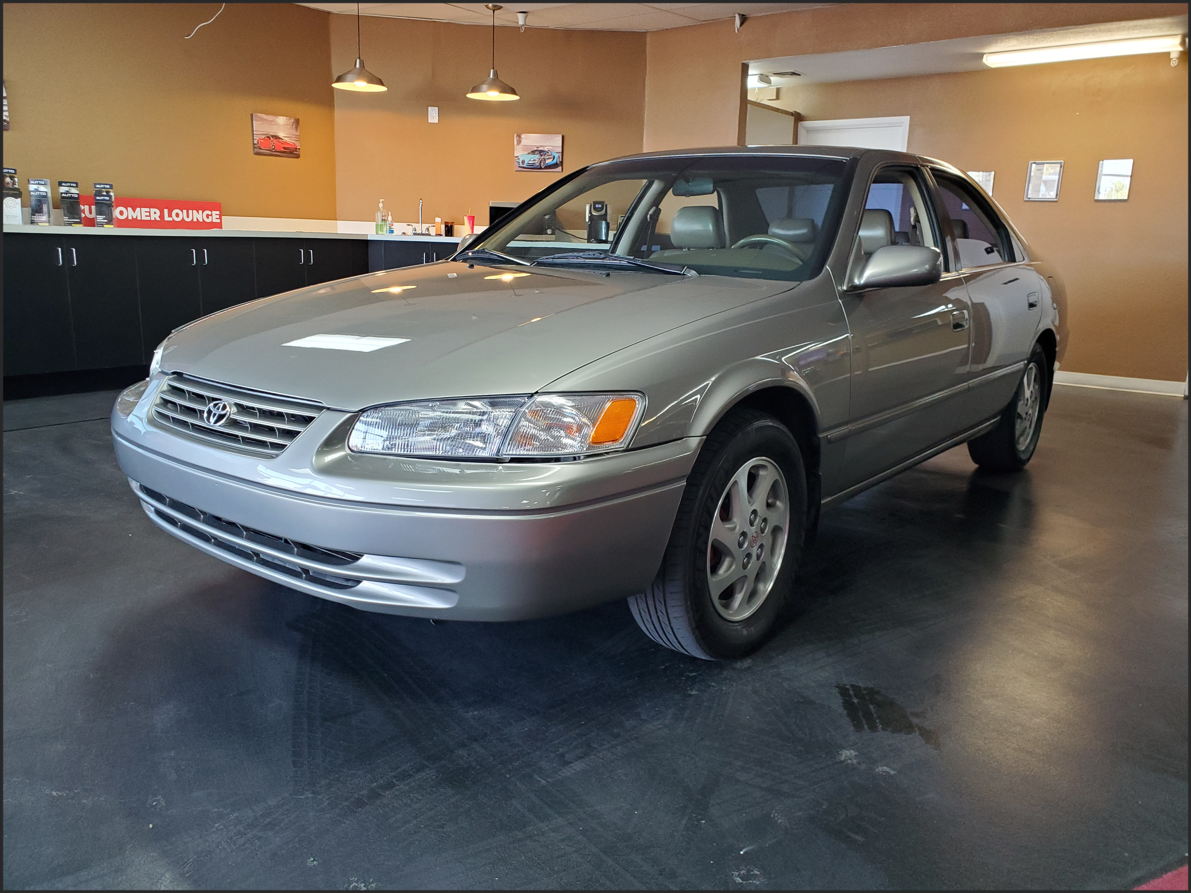 GOLD, 1998 TOYOTA CAMRY Image 
