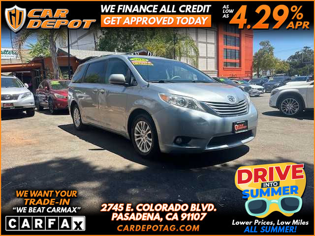 SILVER, 2014 TOYOTA SIENNA Image 