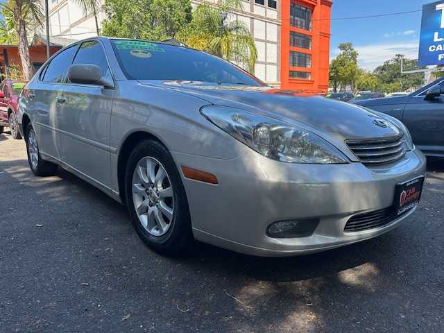 SILVER, 2003 LEXUS ES 42 SERVICE RECORD SUPER CLEAN Image 2