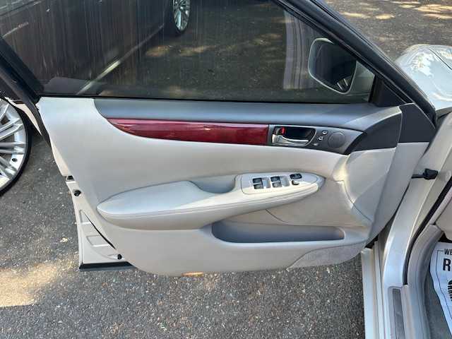 SILVER, 2003 LEXUS ES 42 SERVICE RECORD SUPER CLEAN Image 26