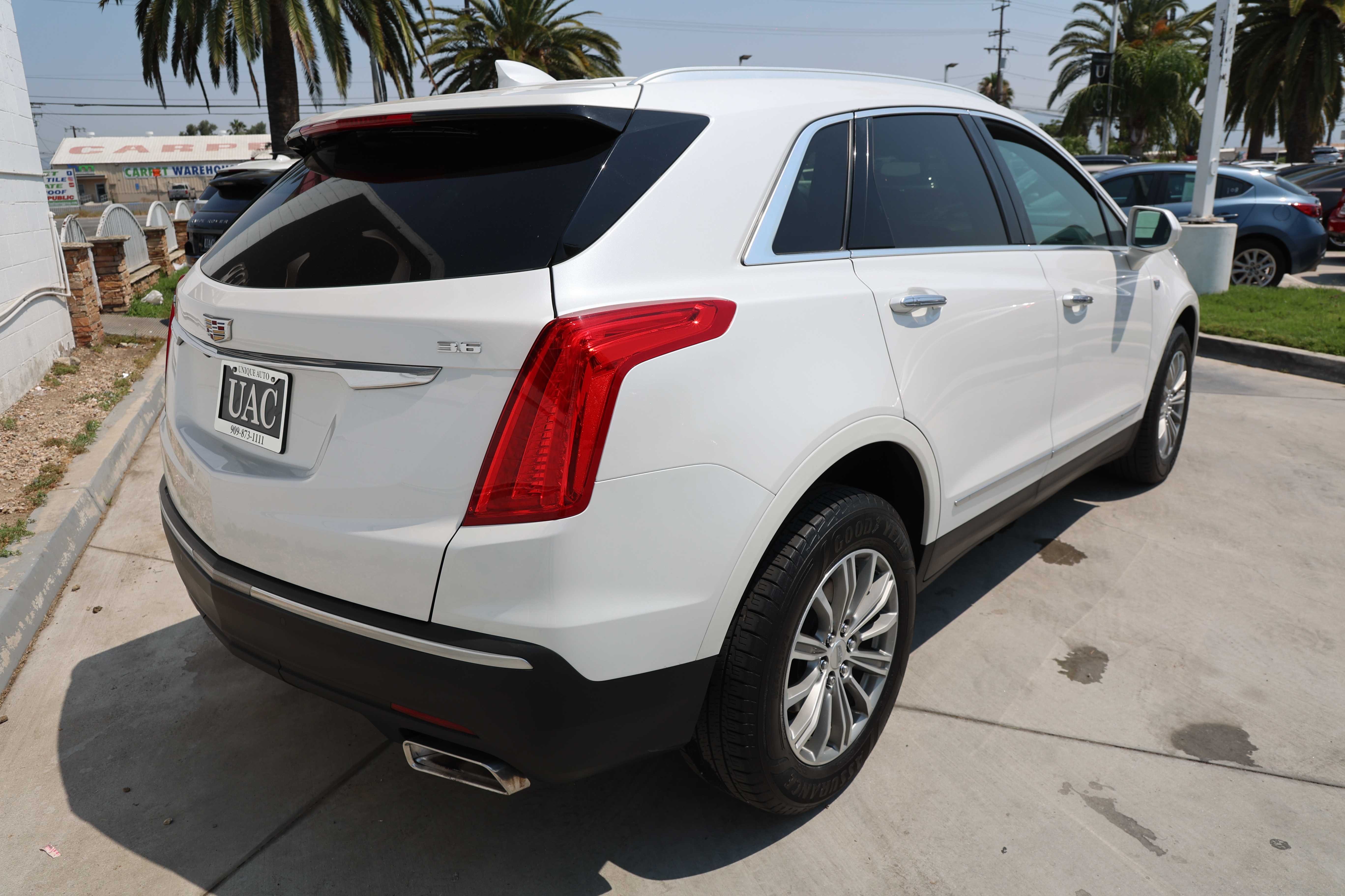 WHITE, 2017 CADILLAC XT5 Thumnail Image 4
