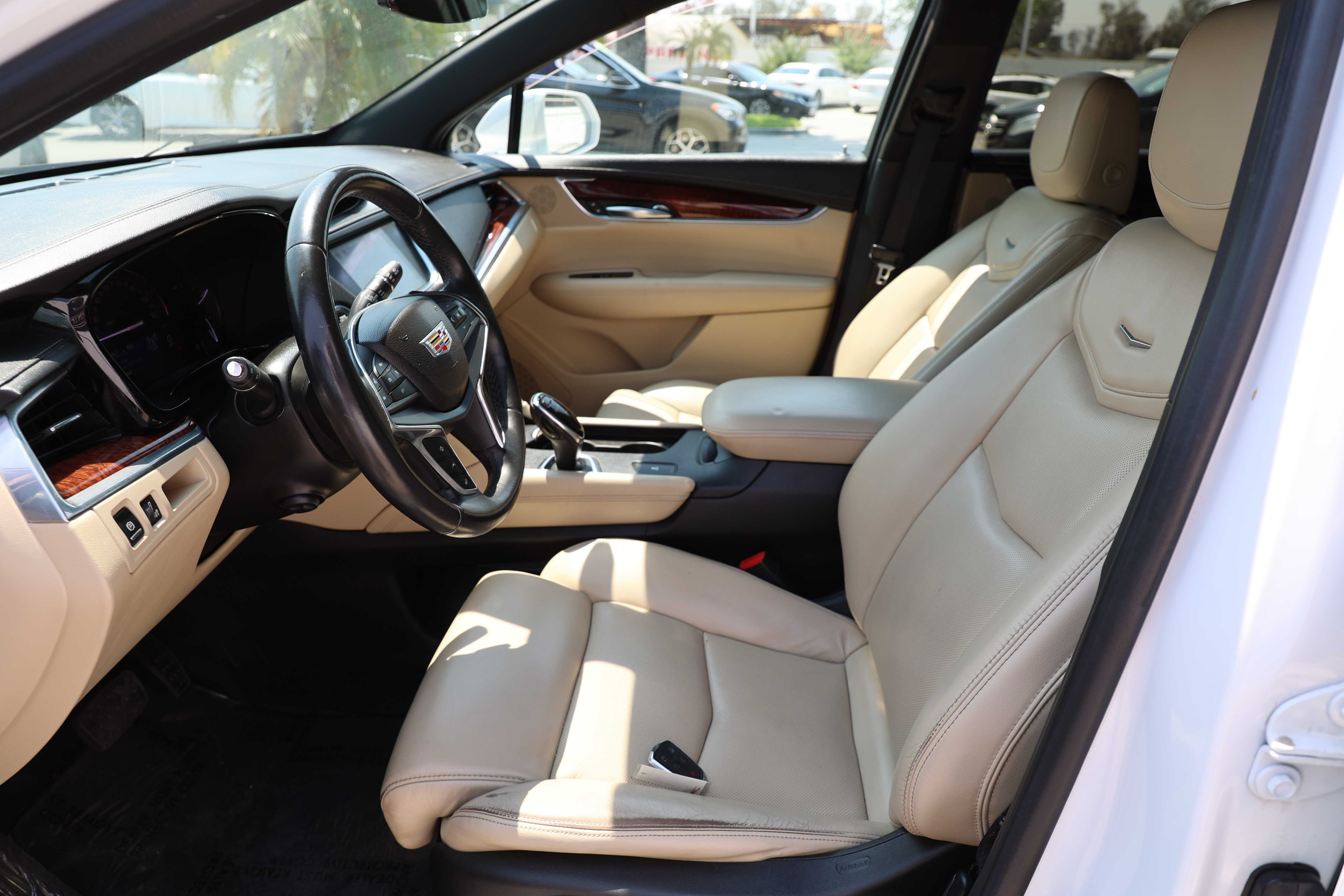 WHITE, 2017 CADILLAC XT5 Thumnail Image 6