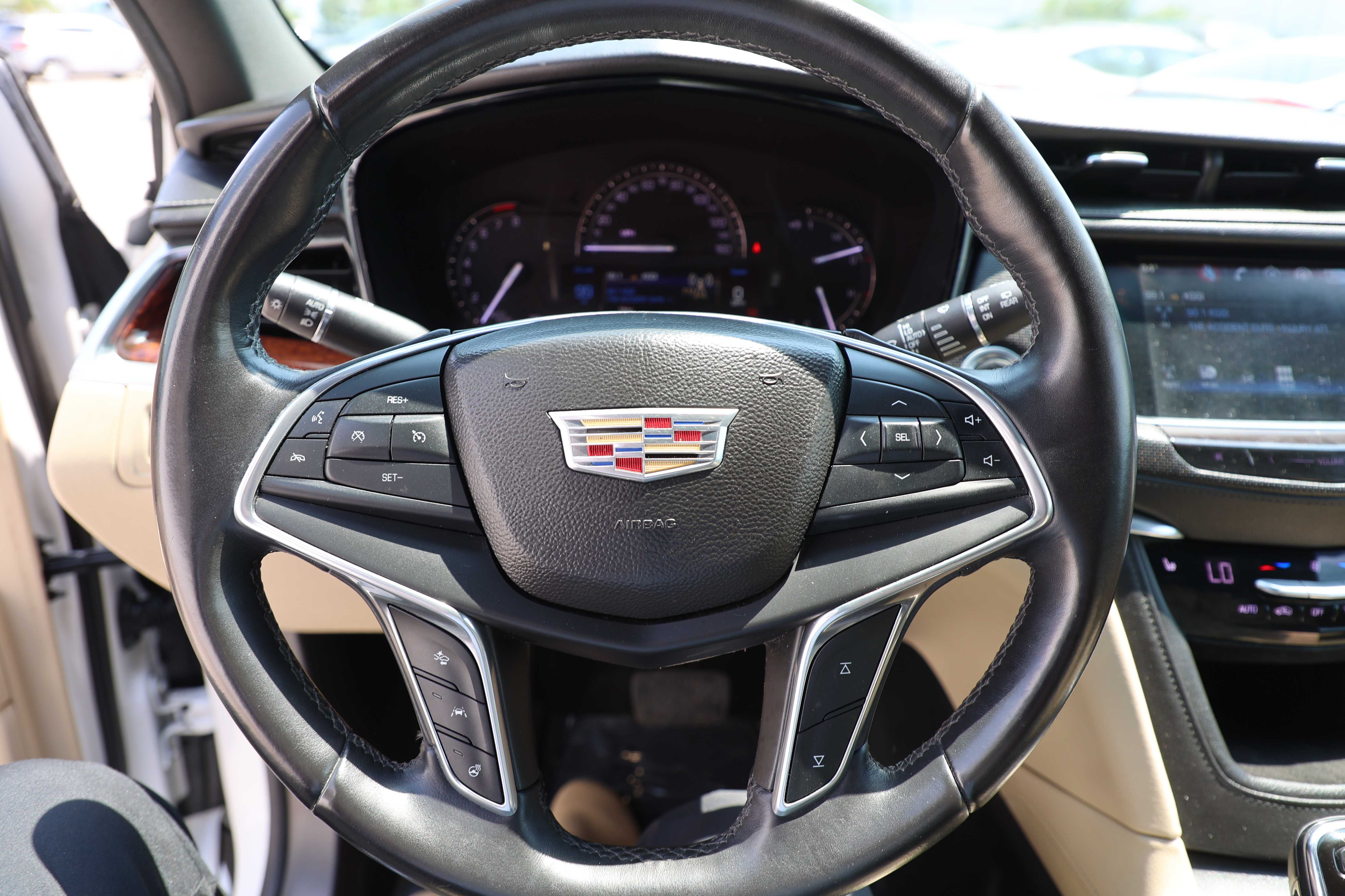 WHITE, 2017 CADILLAC XT5 Thumnail Image 9