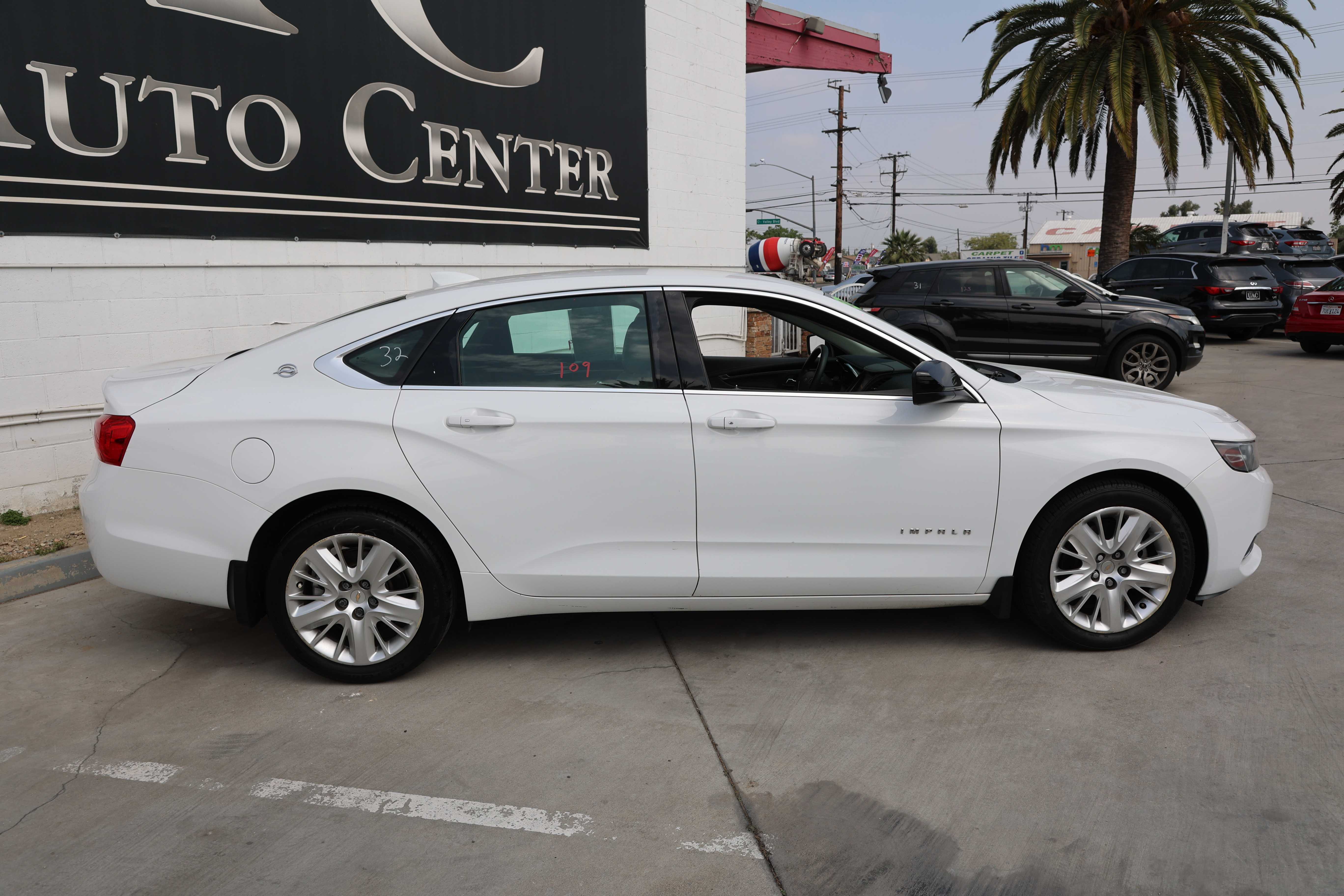 WHITE, 2018 CHEVROLET IMPALA Thumnail Image 4