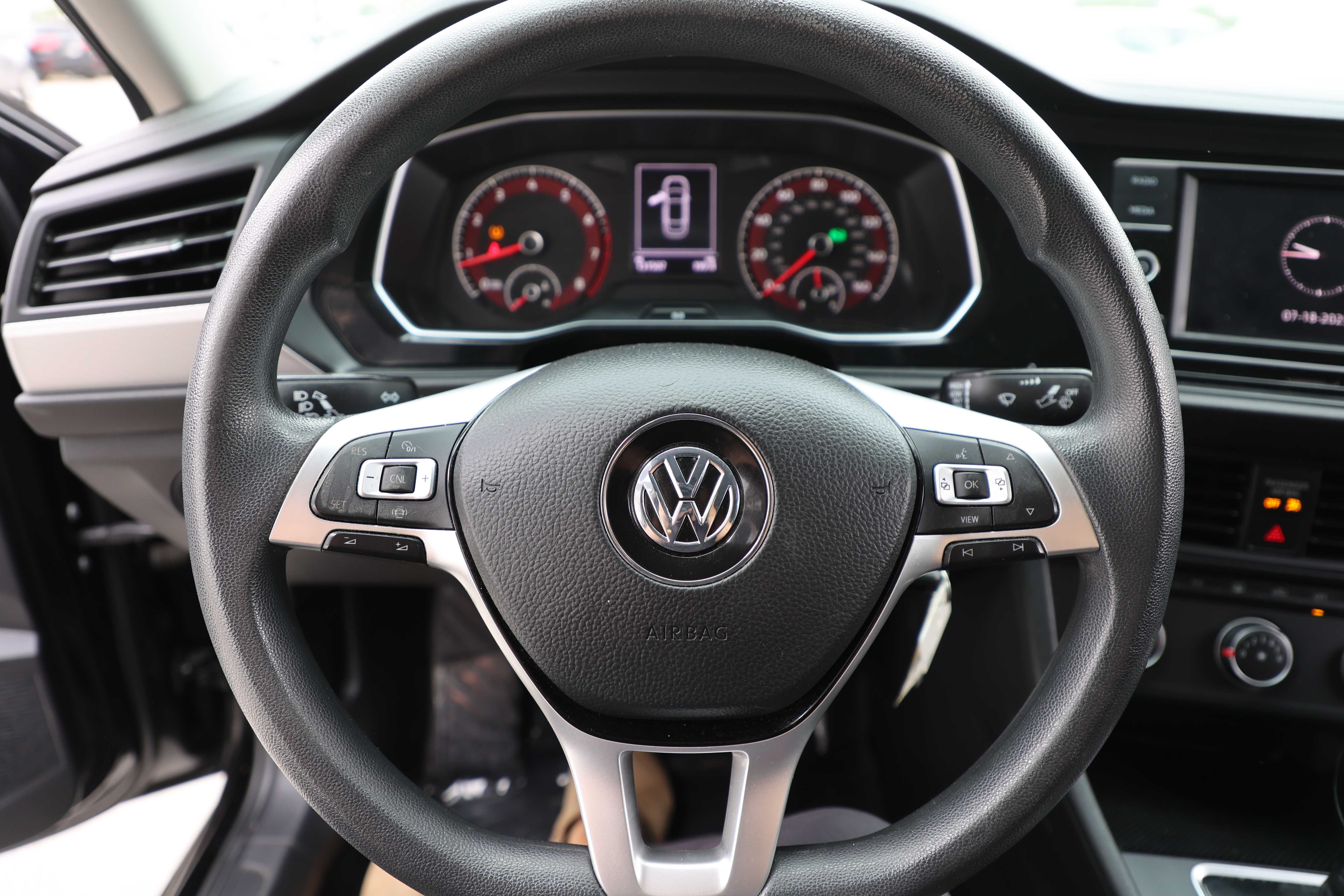 BLACK, 2019 VOLKSWAGEN JETTA Image 10