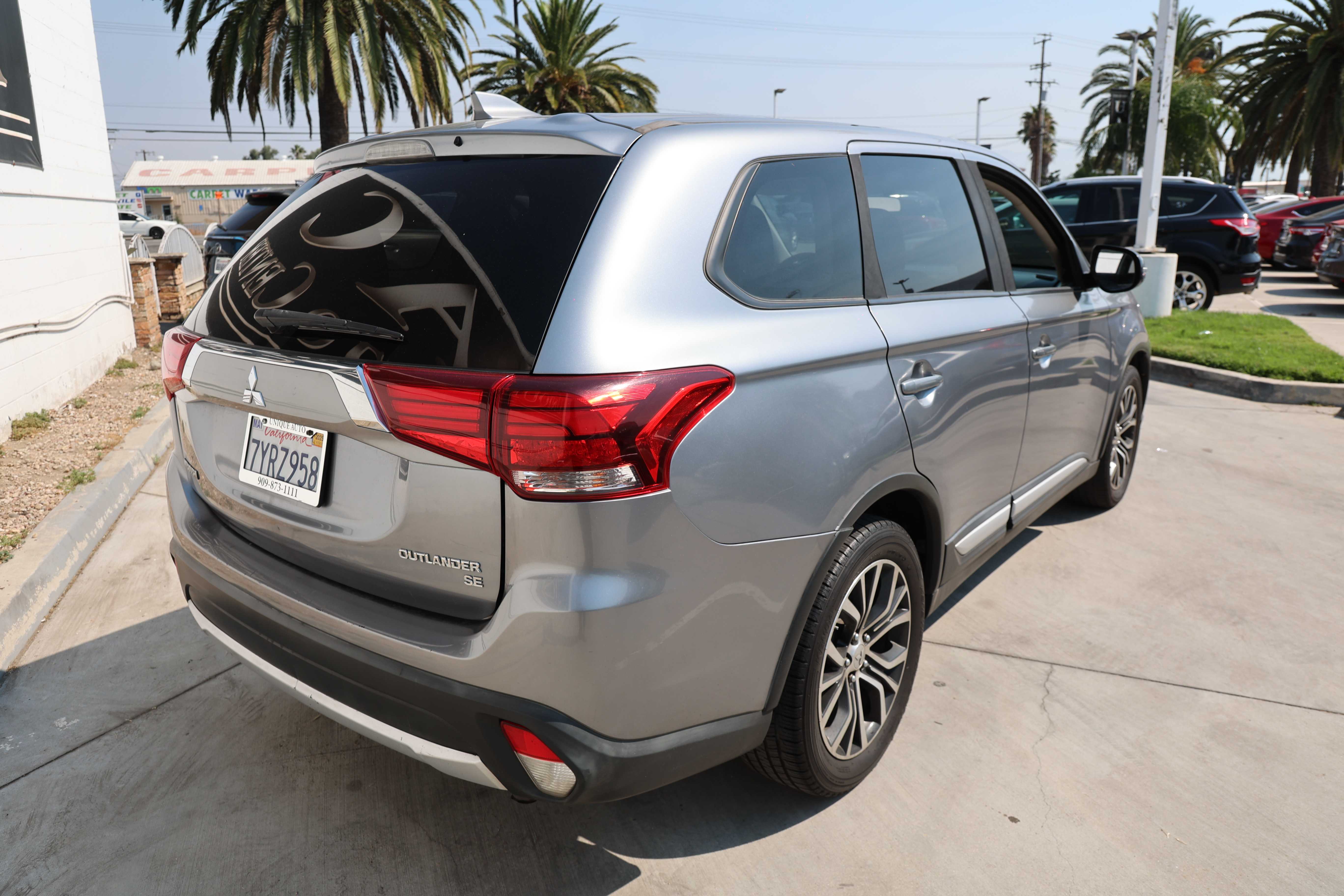 GRAY, 2017 MITSUBISHI OUTLANDER Thumnail Image 4